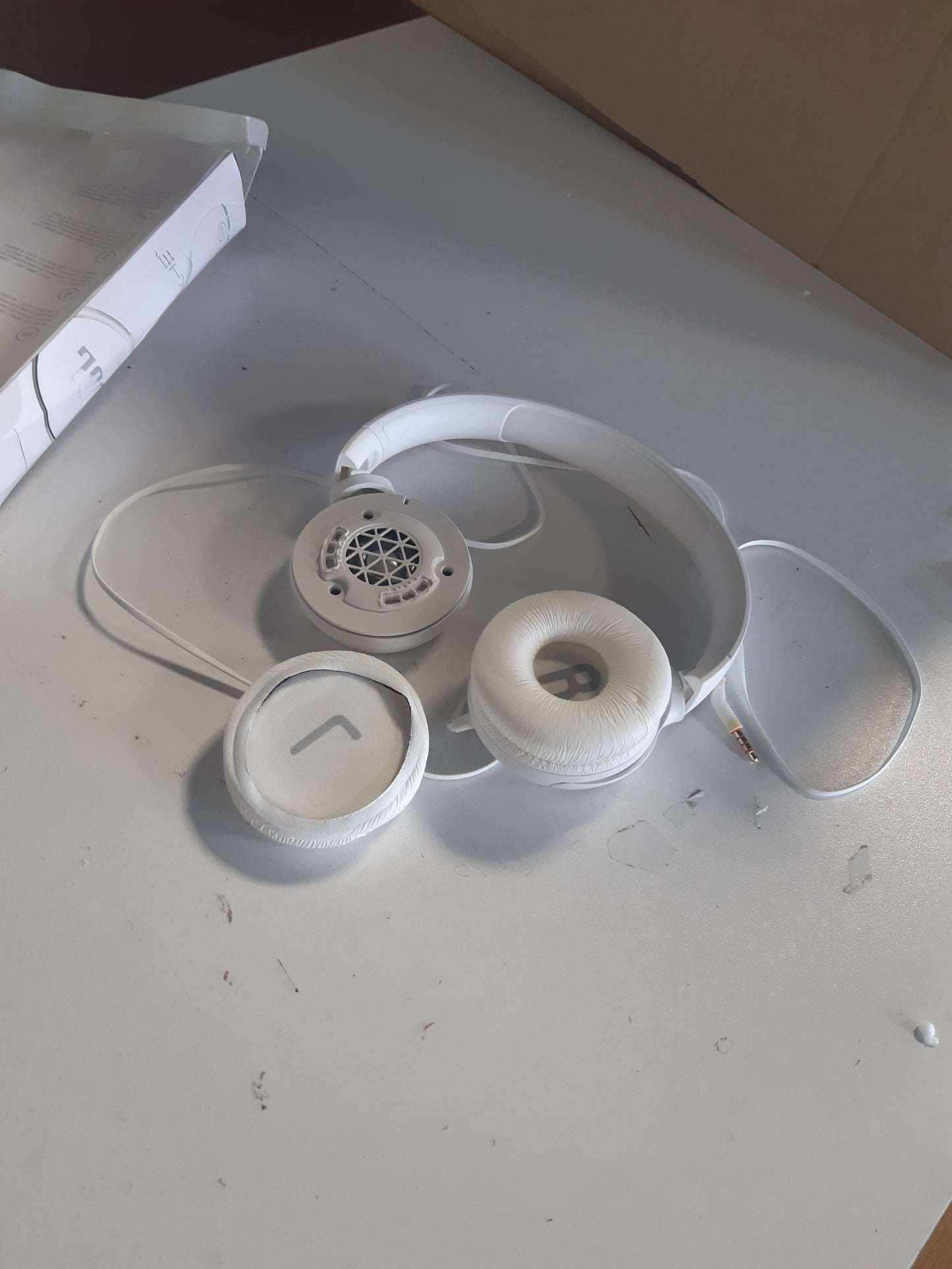 268429 - JBL Kufje Tune 500 - Kufje me tel në vesh, Të lehta dhe të palosshme, Mikrofon i integruar, E bardhë