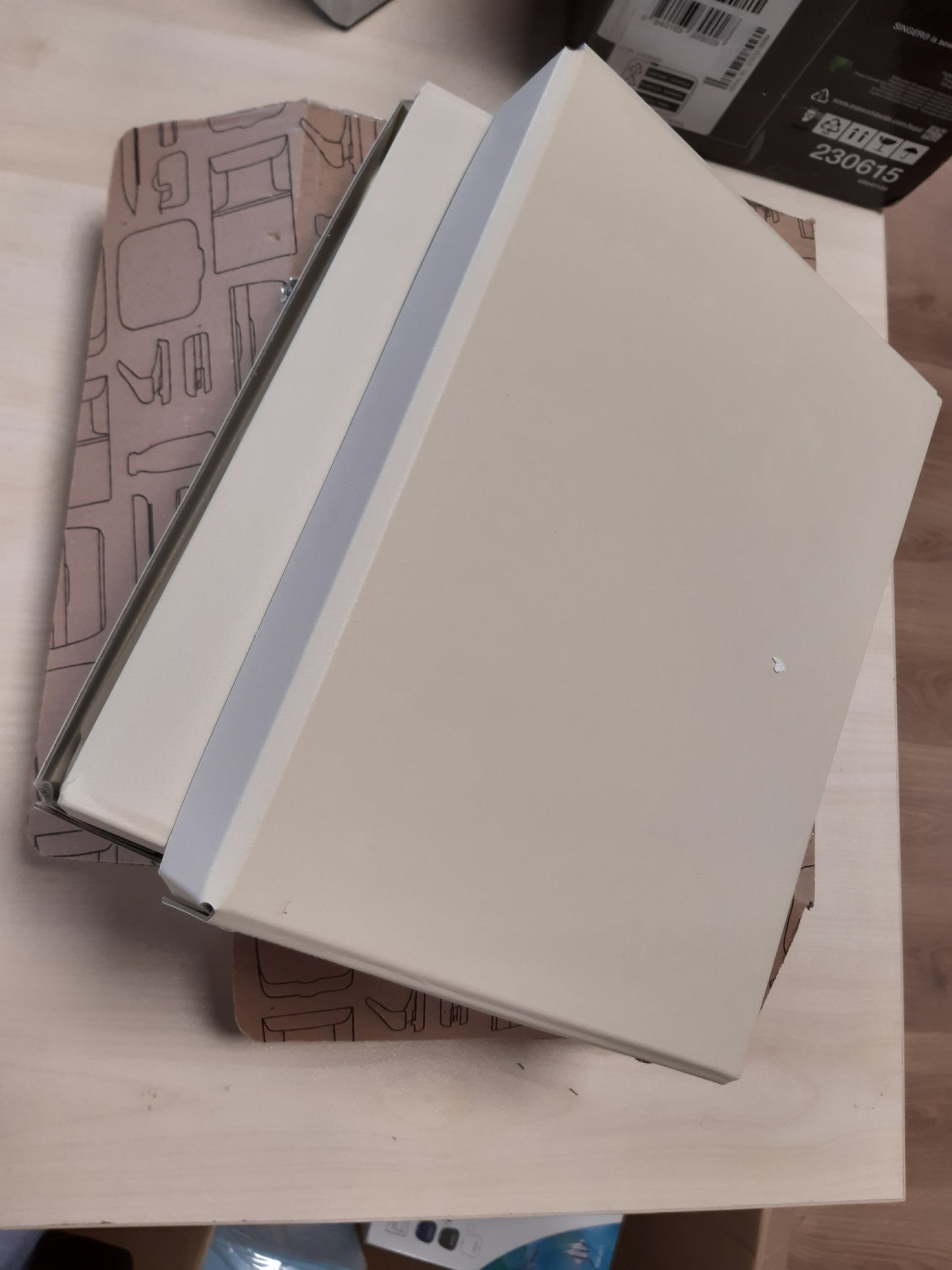 205122 - LEITZ Kuti Ruajtjeje Puro me Kapak, Set me 2, e Vogël, Kapaciteti 7 L, e Grumbullueshme, Karton FSC, Për Rafte dhe Dollapë, Masat 20 x 26 x 15 cm, Ngjyra Bezhë, Modeli 61470012