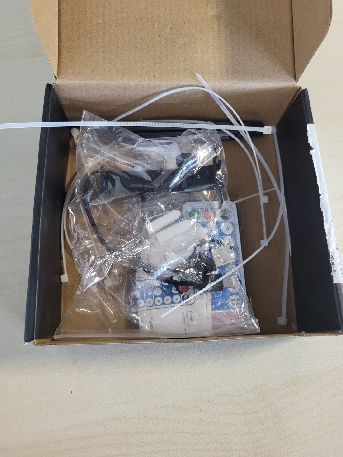 222619 - MEEWATA Shirita drite diellore, të papërshkueshme nga uji, 5M, 300 LED, me telekomandë dhe 8 mënyra, të bardhë të ngrohtë