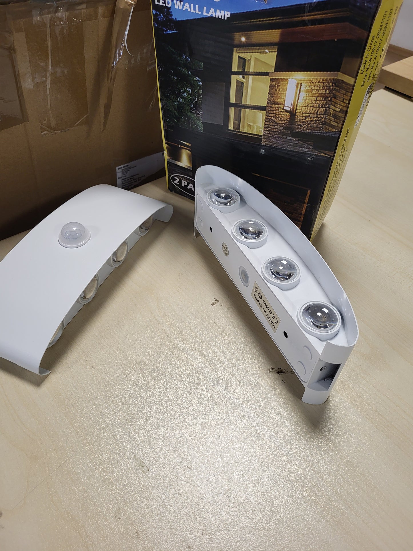 245895 - KINAMY Llambë Muri për Brendësi me Sensor Lëvizjeje, Ndriçim LED 8W, I papërshkueshëm nga uji IP65, I përshtatshëm për Shkallë, Kuzhinë, Dhomë Ndenjeje, Dhomë Gjumi, Kopsht, 2 copë - E Bardhë