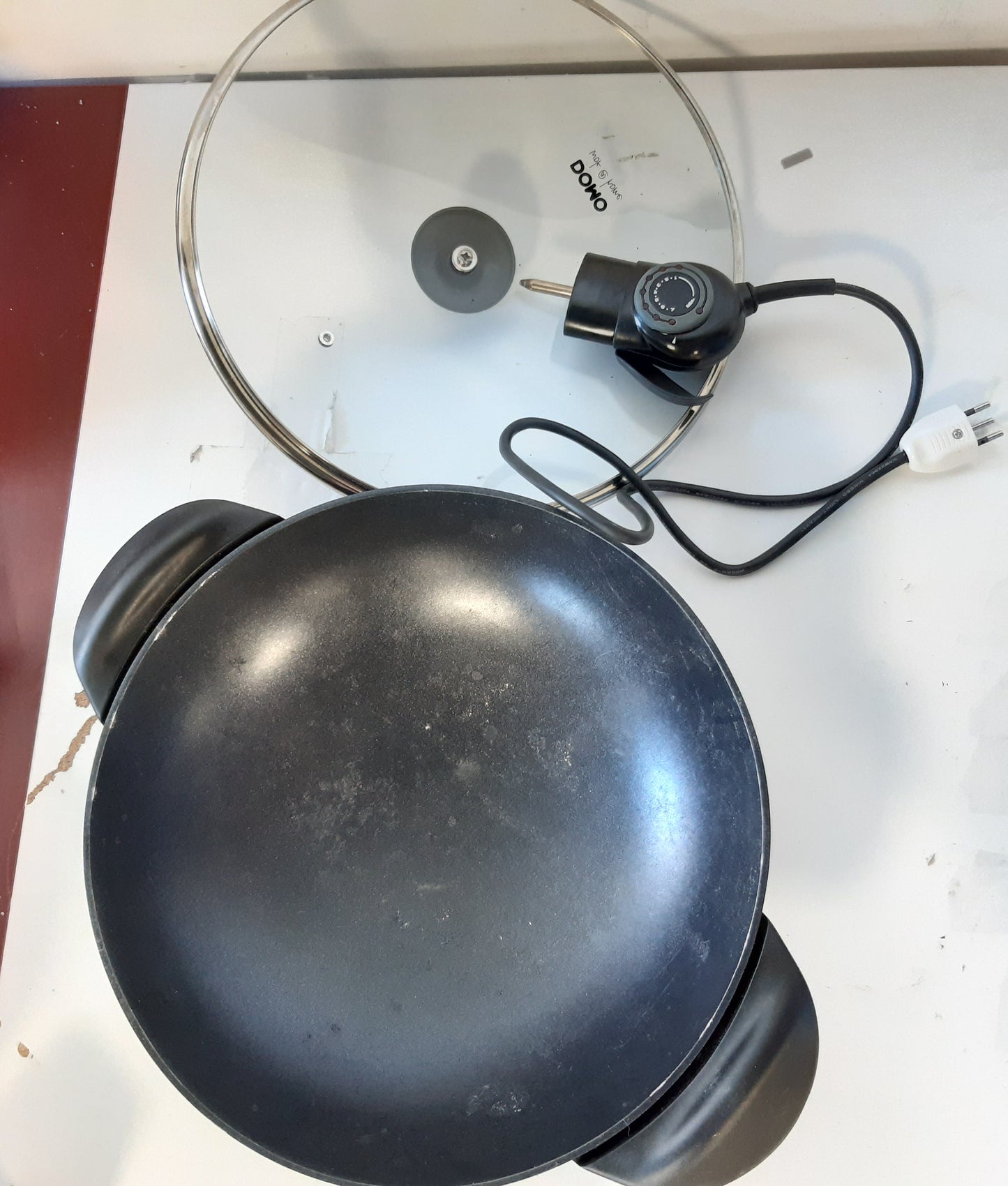 255169 - DOMO DO8708W Wok Elektrik - Me Kapak Qelqi - 5 Litra - E Zezë