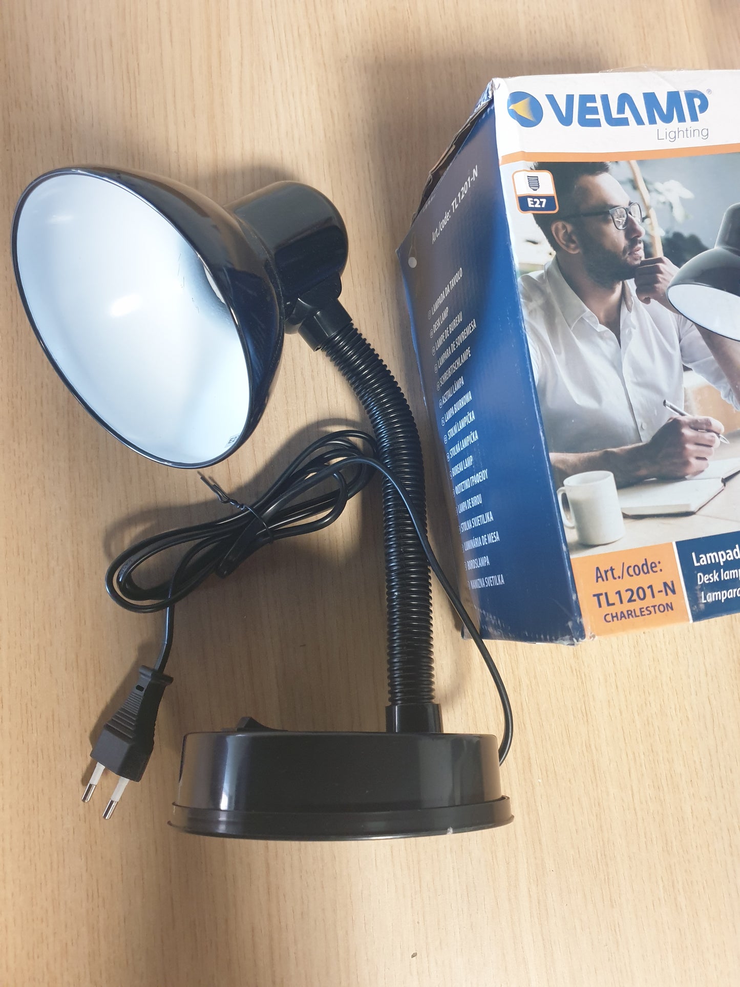 215847 - VELAMP Llambë me kapëse, bazë llambë E27, e pajtueshme me LED, krah fleksibël, 6W, e zezë