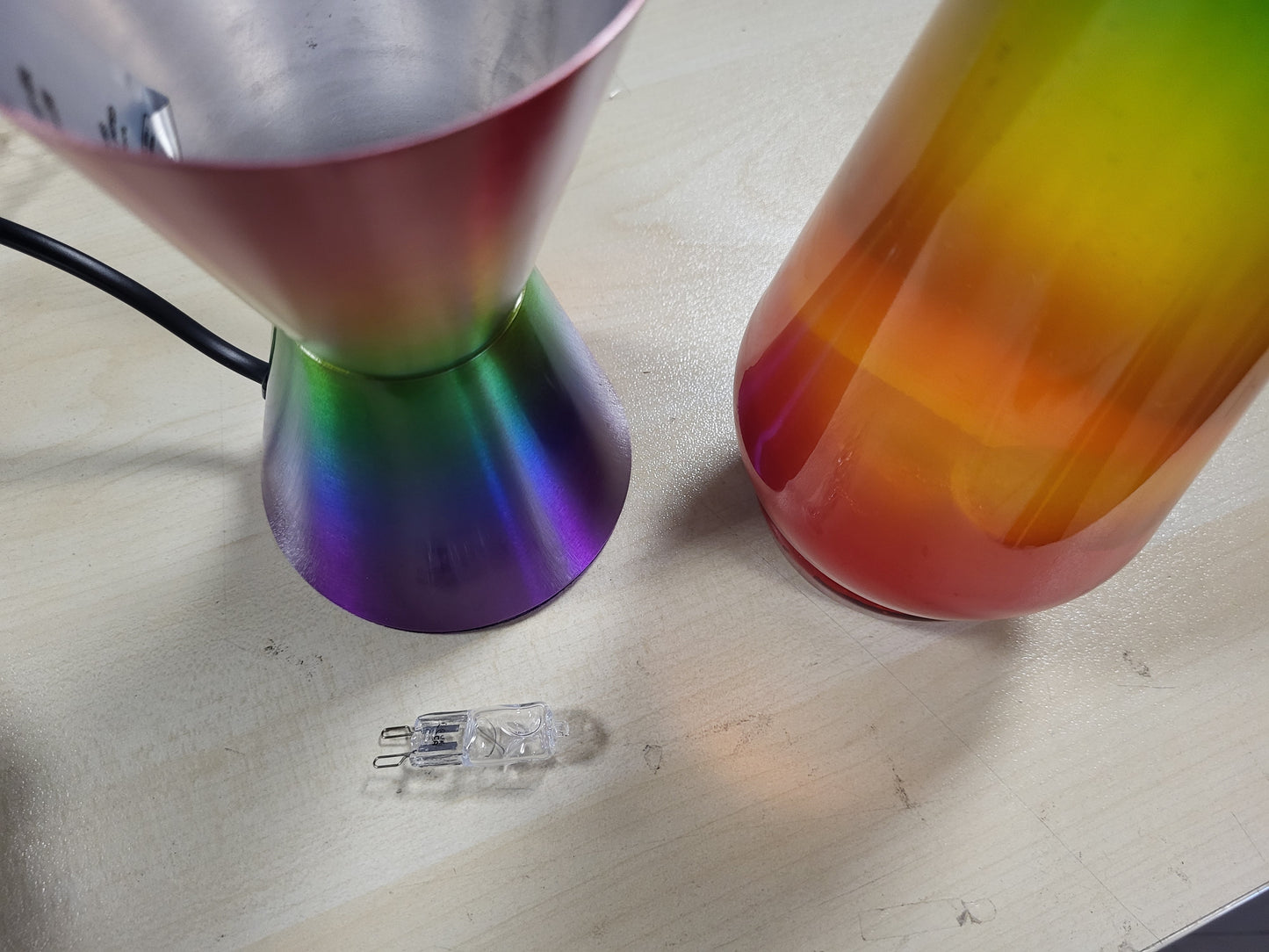 221623 - LAVA® Llambë Lave Rainbow 2513, 14.5 inç, dyllë e bardhë, lëng i tejdukshëm, bazë dekorative