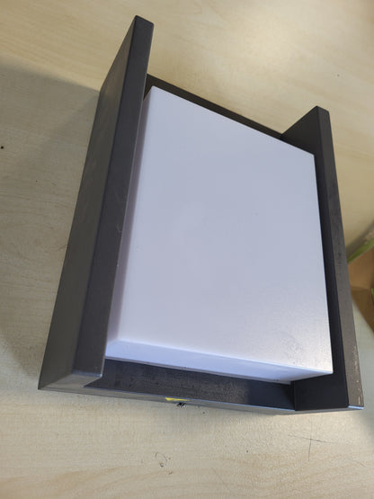 183242 - PHILIPS Arbour, Dritë Murale LED për Ambiente të Jashtme, 6W, 750lm, Dritë e Bardhë e Ftohtë 4000K, Rezistenca ndaj Motit IP44, Sensor i Lëvizjes Infra të Kuqe, LED i Integruar, Materiali I Qëndrueshëm, Ngjyra Gri Antracite