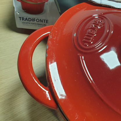 250964 - SITRAM 710842 Tradifonte Ena e rrumbullakët prej gize të emaluar 2.5L Ø21 cm - E kuqe jashtë, E bardhë brenda - Kapak çeliku inox, Përshtatshëm për të gjitha burimet e nxehtësisë