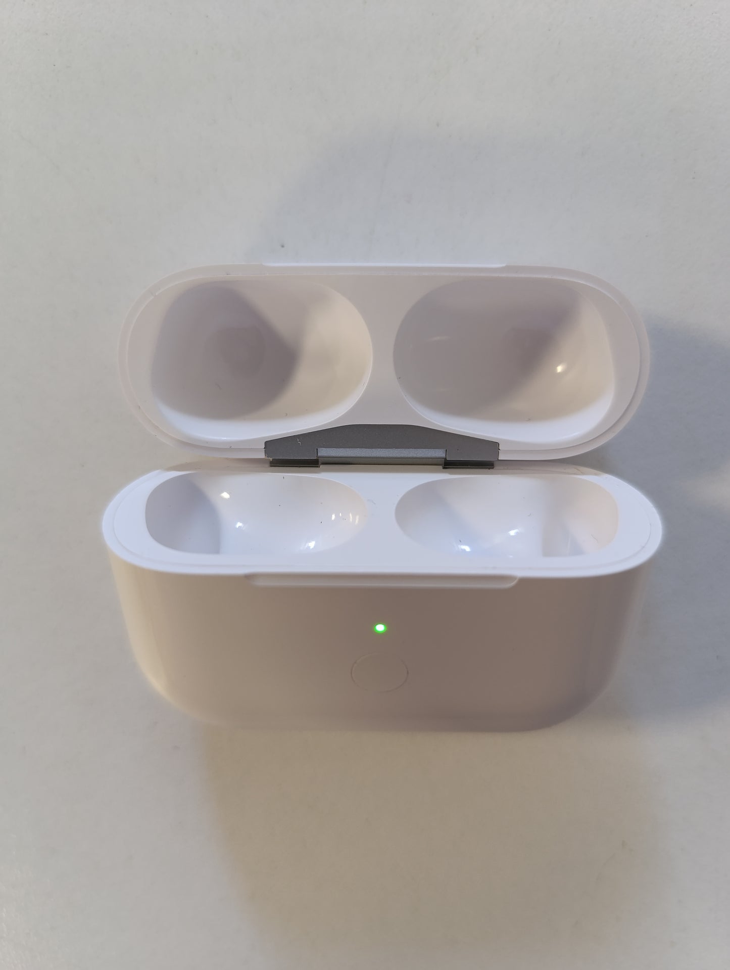 266461 - KUTI KARIJIMI Kuti zëvendësuese për AirPods Pro të gjeneratës së parë dhe të dytë, 550mAh, çiftëzim Bluetooth, buton sinkronizimi (Kufjet nuk përfshihen)