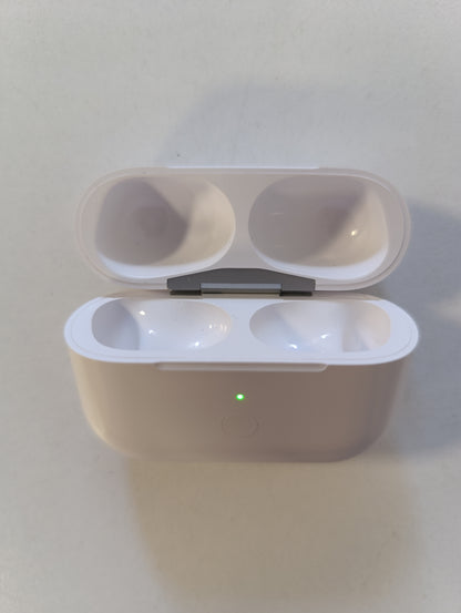 266461 - KUTI KARIJIMI Kuti zëvendësuese për AirPods Pro të gjeneratës së parë dhe të dytë, 550mAh, çiftëzim Bluetooth, buton sinkronizimi (Kufjet nuk përfshihen)