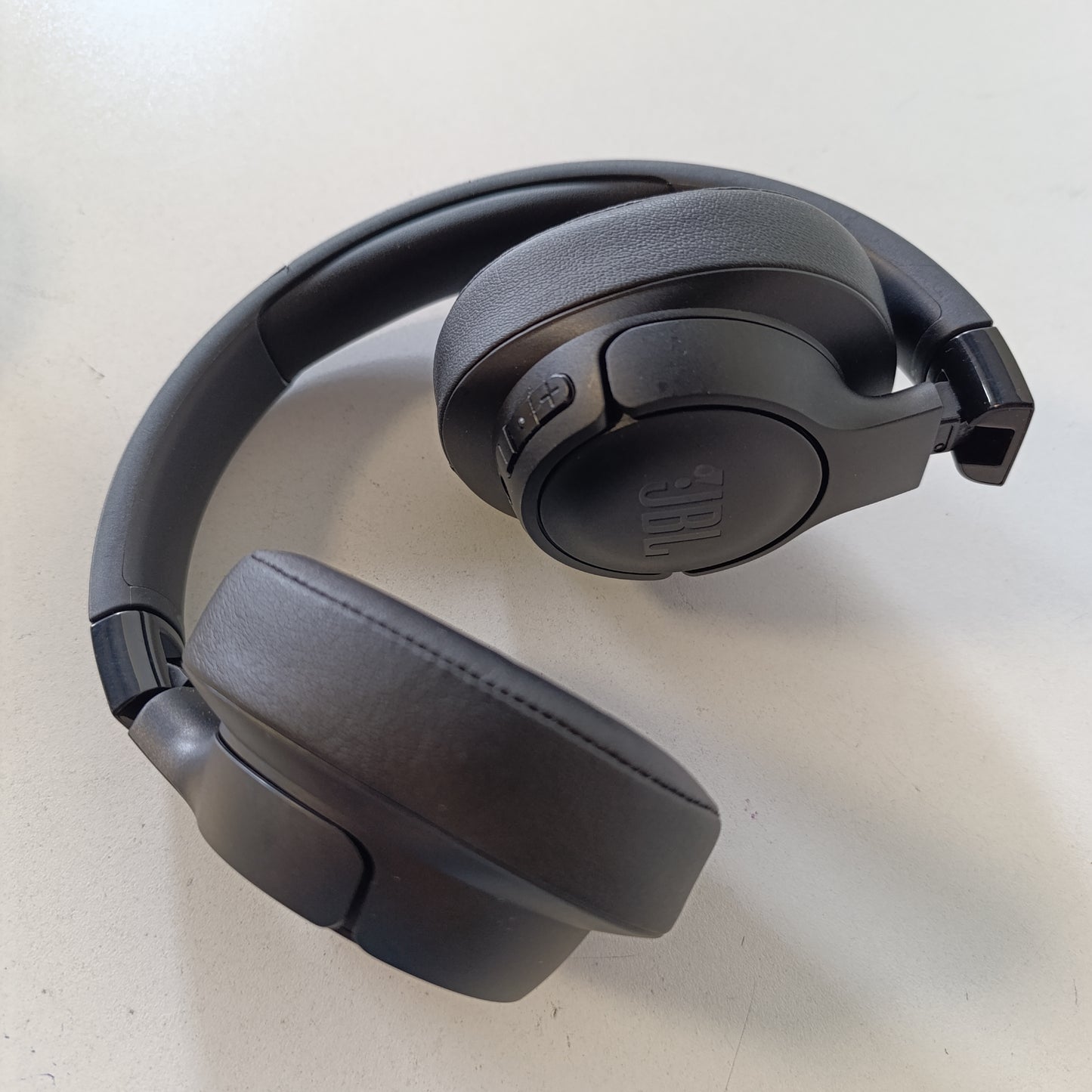 267784 - JBL Kufje Tune 720BT pa tel në vesh, ngjyrë e zezë, JBL Pure Bass, Bluetooth 5.3, thirrje pa duar, kabllo audio, jetëgjatësi baterie 76 orë