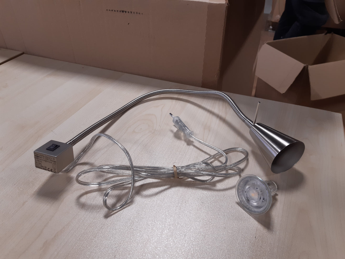 187372 - BRILONER LEUCHTEN - Llambë LED për Natën me Krah Fleksibël, Pezull, 4 Vat 400 Lumen, 3,000 Kelvin, me Çelës Ndezje/Fikjeje