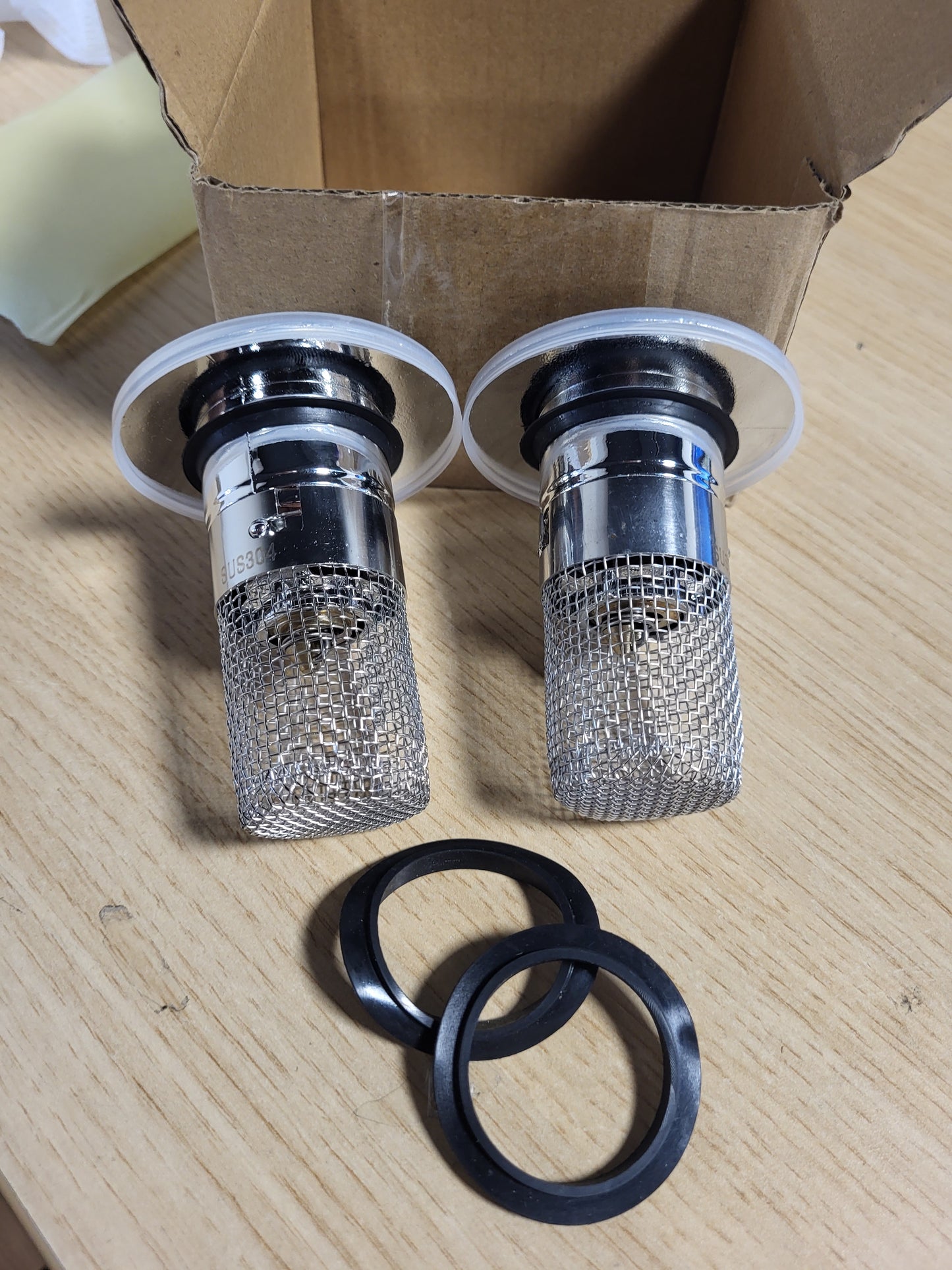 216223 - 2 copë tapa lavamanësh prej çeliku inox me sitë, për kullues 34-40 mm
