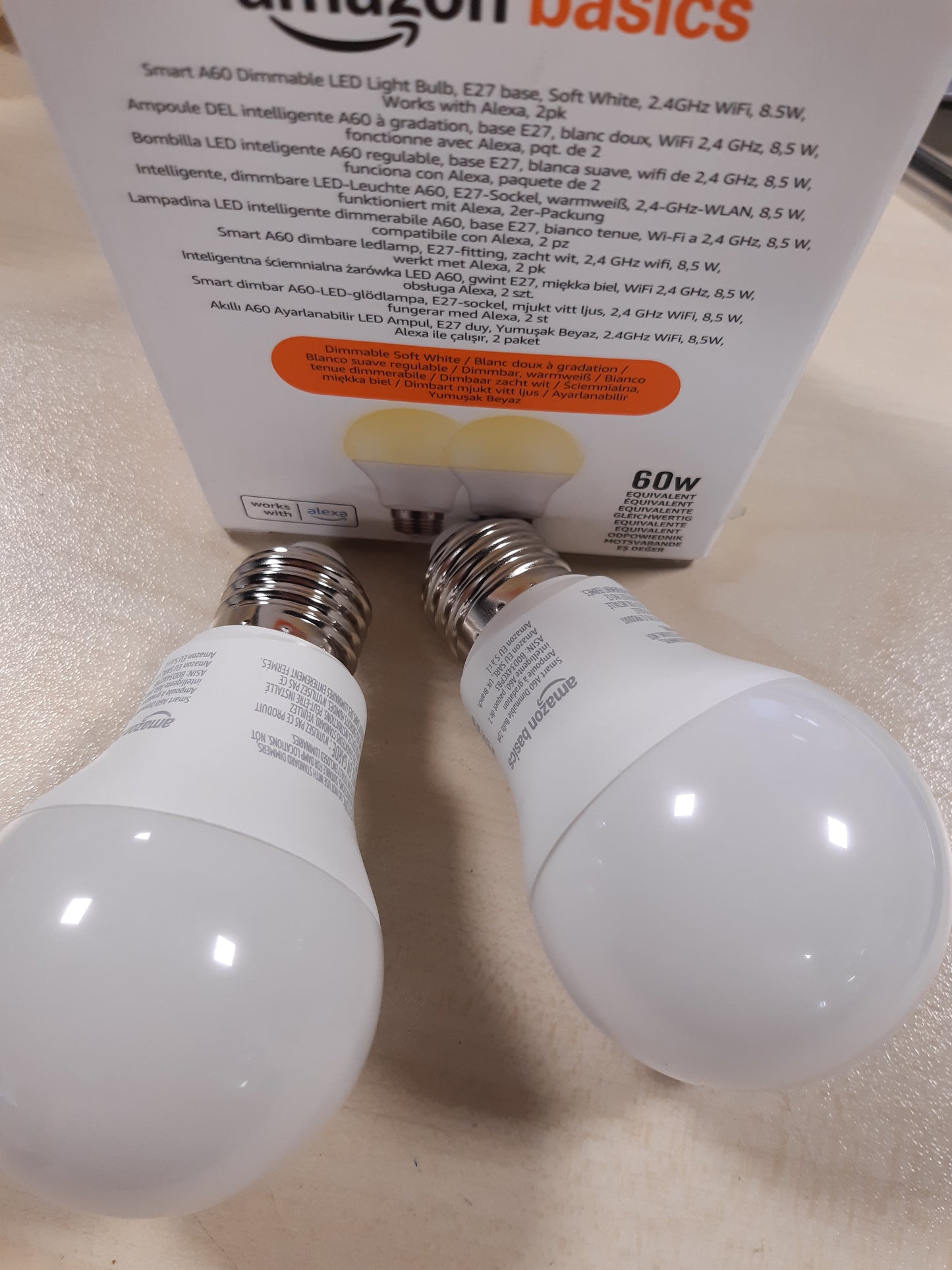 168509 - AMAZON BASICS Llampa LED Inteligjente, me Errësim, E27, e Bardhë e Butë, 8W (Ekuivalente me 60W), vjen në Pako prej 2, Funksionon Vetëm me Alexa