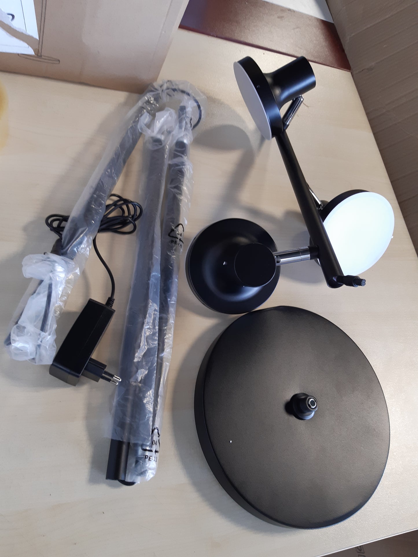 239397 - SIBRILLE Llambë Dyshemeje LED, RGB me errësim, 36W, 2500LM, telekomandë, 2700K-6500K, 3 Drita, Llambë Moderne