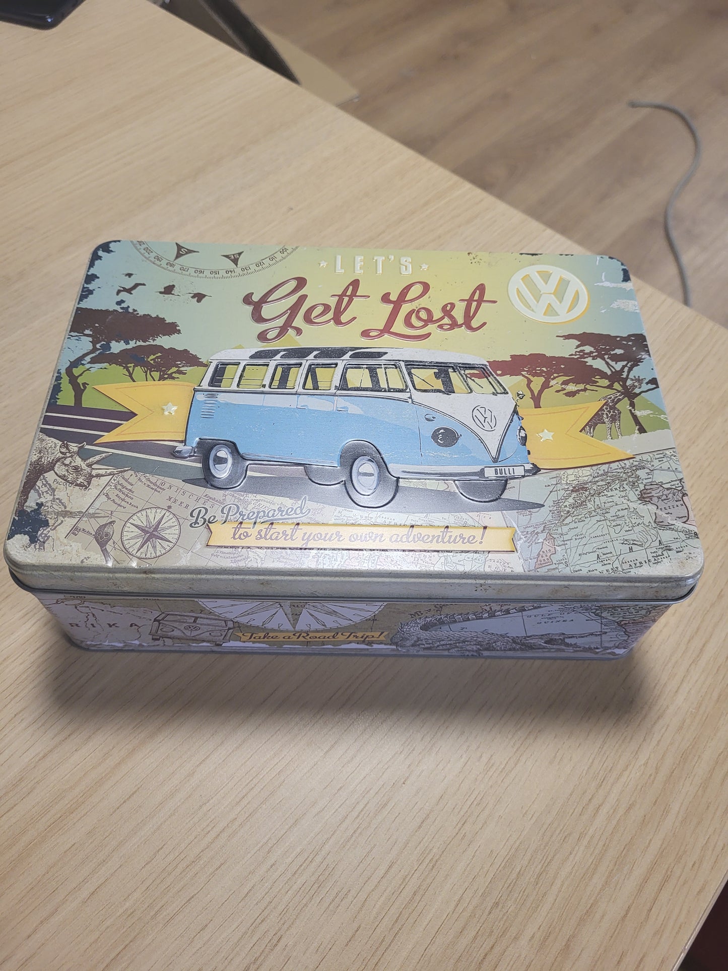 257528 - Kuti Retro Magazinimi me Art Nostalgjik, e Sheshtë, 2.5 l, VW Bulli – Le të Humbemi – Produkt Zyrtar i Licencuar (OLP), Kuti me Kapak, Dekor Punishteje në Dizajn Vintage