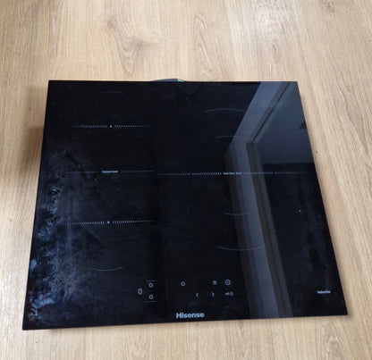 83154 - HISENSE HI6321BSOLCE - Sobë Induksioni, 3 Zona me Djegës Gjigant 32cm, 2 Zona Urash të Ndërlidhura, Sipërfaqe Pune 60cm, Siguri për Fëmijë, Përfundim i Pjerrët