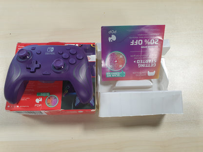 13555 - Kontroller pa tel për lojëra PDP Afterglow Wave RGB – i përshtatshëm për Nintendo Switch, Switch Lite, Switch (modeli OLED), Nintendo Switch 2 – me ndriçim LED dhe bateri të rikarikueshme – ngjyrë e zezë.