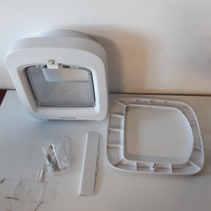 217268 - PETSAFE Kapak për mace me mikroçip, Qasje selektive, Parandalon hyrjen e të huajve, Instalim i lehtë, për mace deri në 7 kg, e bardhë