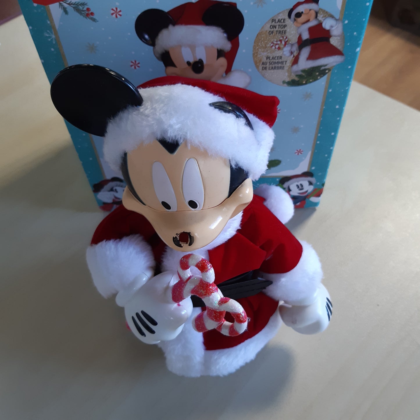217229 - KURT ADLER - Mbulesë tavoline me krahë të palosshëm Mickey Mouse, 25 cm e kuqe