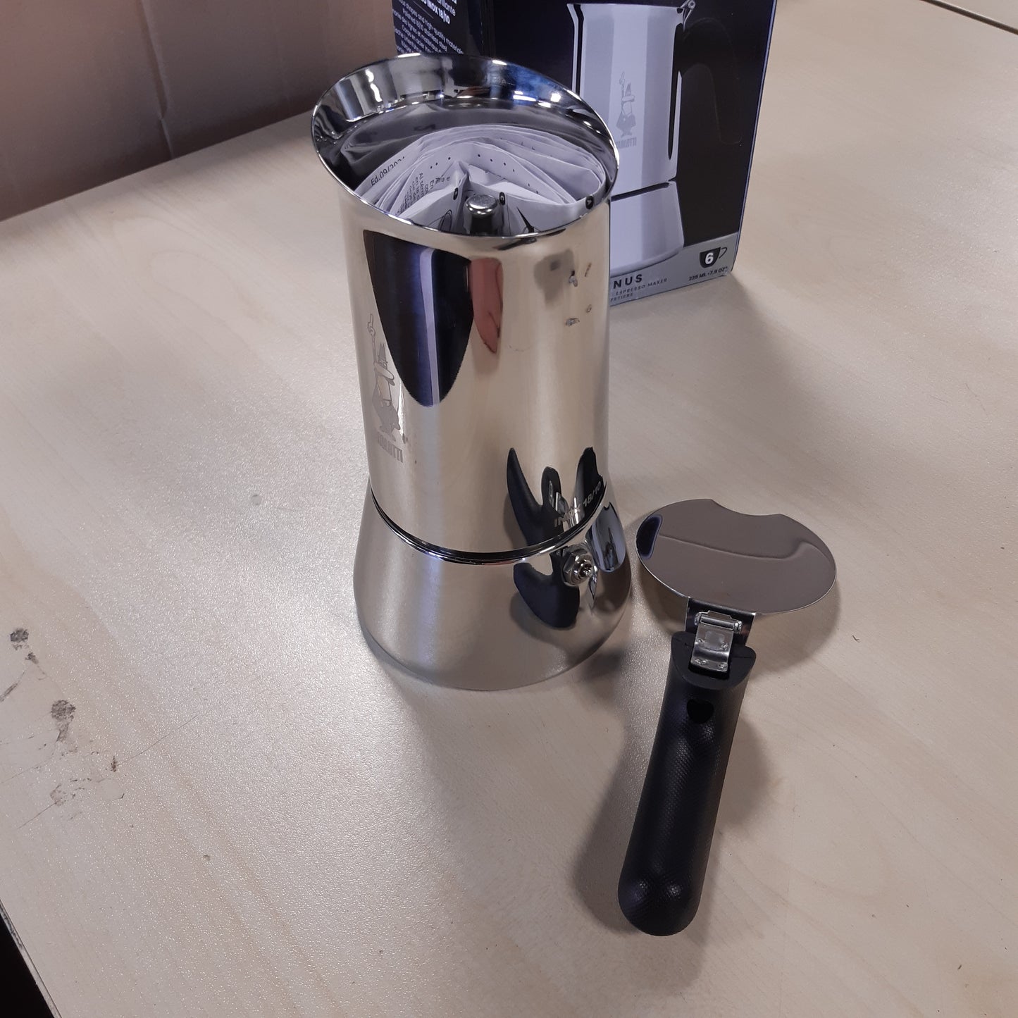 250670 - BIALETTI Makinë kafeje e re Venus me induksion për espresso, pllaka gatimi prej çeliku inox, e përshtatshme për të gjitha burimet e nxehtësisë, kapacitet 6 gota, alumini, 235 ml, argjendi