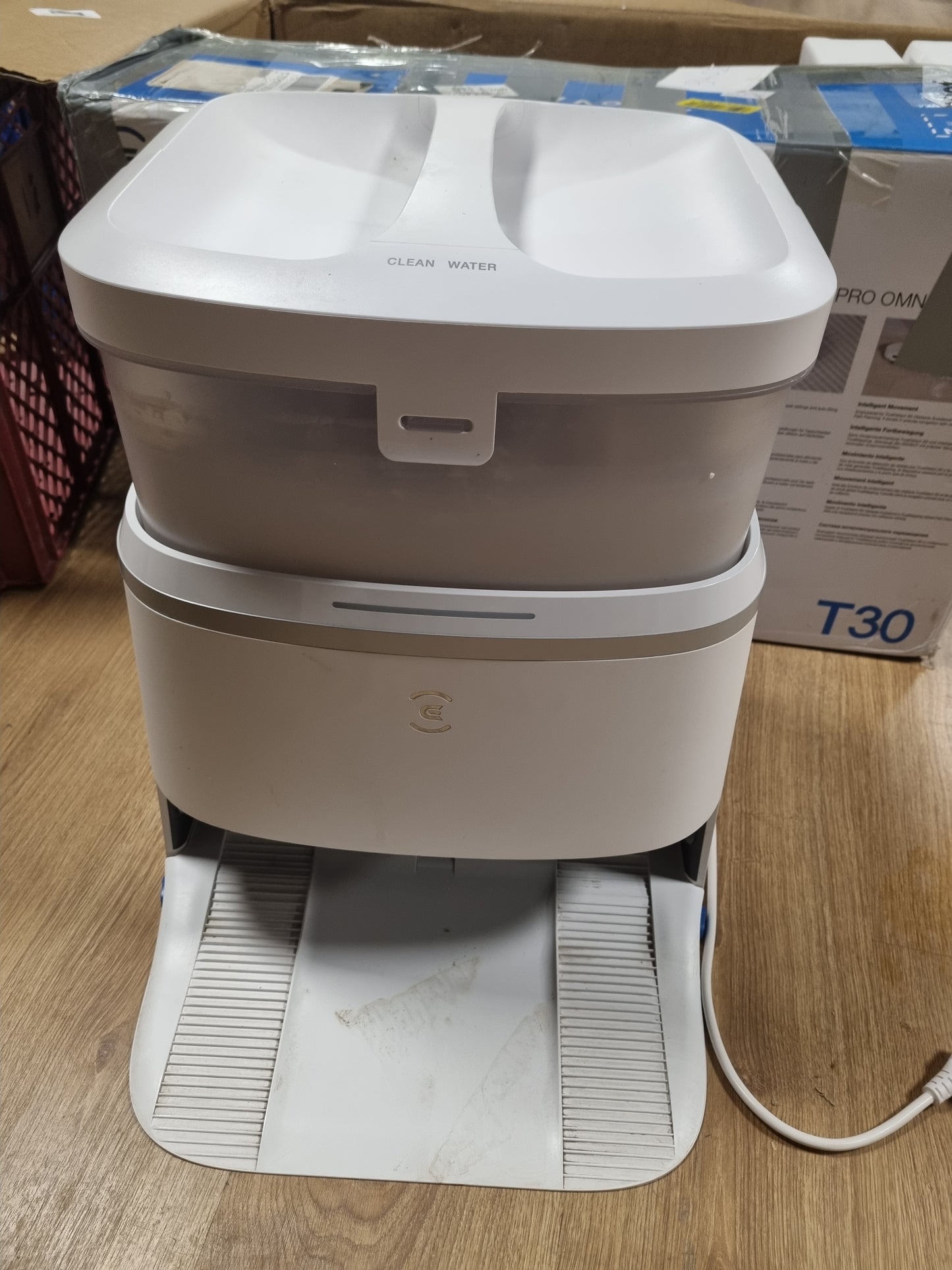 94028 - ECOVACS - Fshesë Robotike DEEBOT T30 Pro Omni Mini Station, TruEdge (Tërheqje Adaptive), Fuqia e Thithjes 11,000 PA, Pastrim me Mop me Ujë të Ngrohtë, Pastrim i Thellë, Teknologjia ZeroTangle