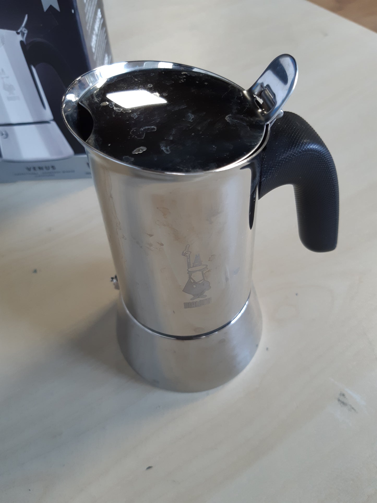 187712 - BIALETTI Venus - Makinë Kafeje për Induksion, Material i Çelikut Inox, Kapacitet 170ml (4 Filxhanë Kafeje), e Përshtatshme për Të Gjitha Llojet e Enëve, Ngjyra Argjend