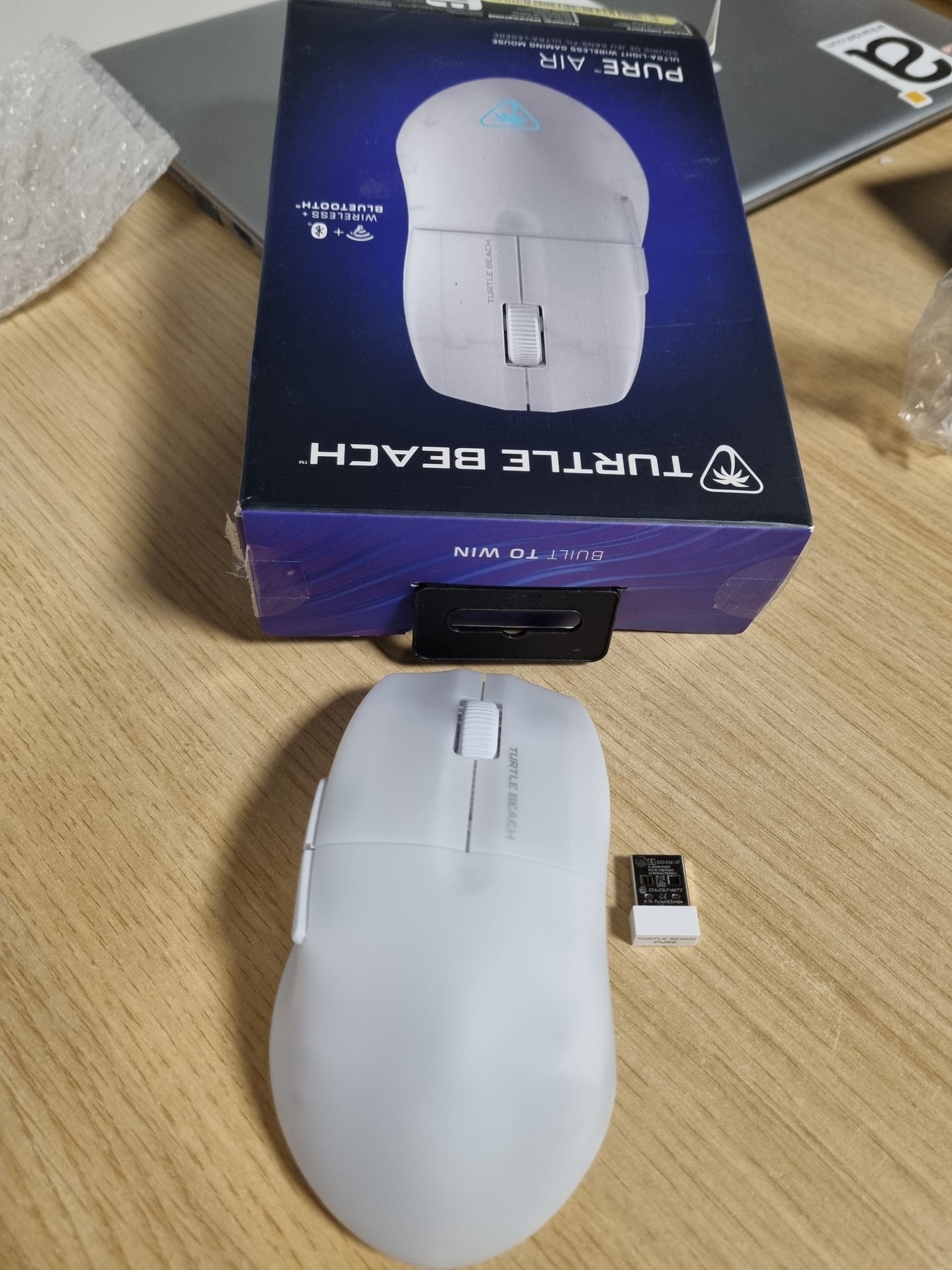 267753 - TURTLE BEACH Maus lojërash Pure Air RGB, ultra i lehtë, pa tel, sensor optik 26,000 DPI, jetëgjatësi baterie 125 orë - i bardhë