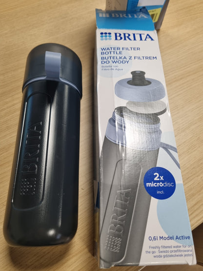 215598 - BRITA Shishja me filtër Active ngjyrë blu pastel (0.6l) me 2 filtra MicroDisc