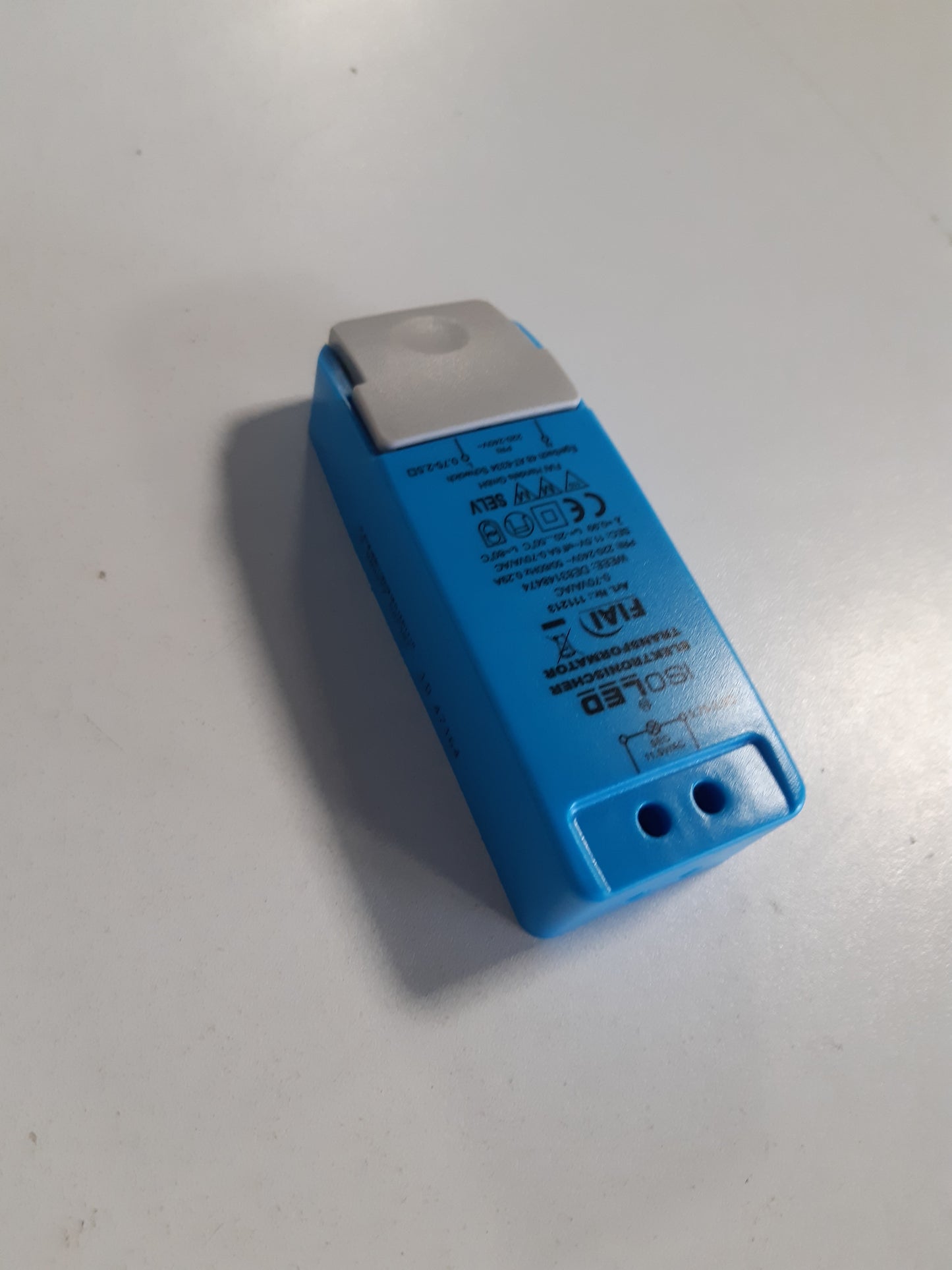 262674 - Transformator 12V AC i izoluar 0–70W, drejtues LED pa ngarkesë minimale, blu