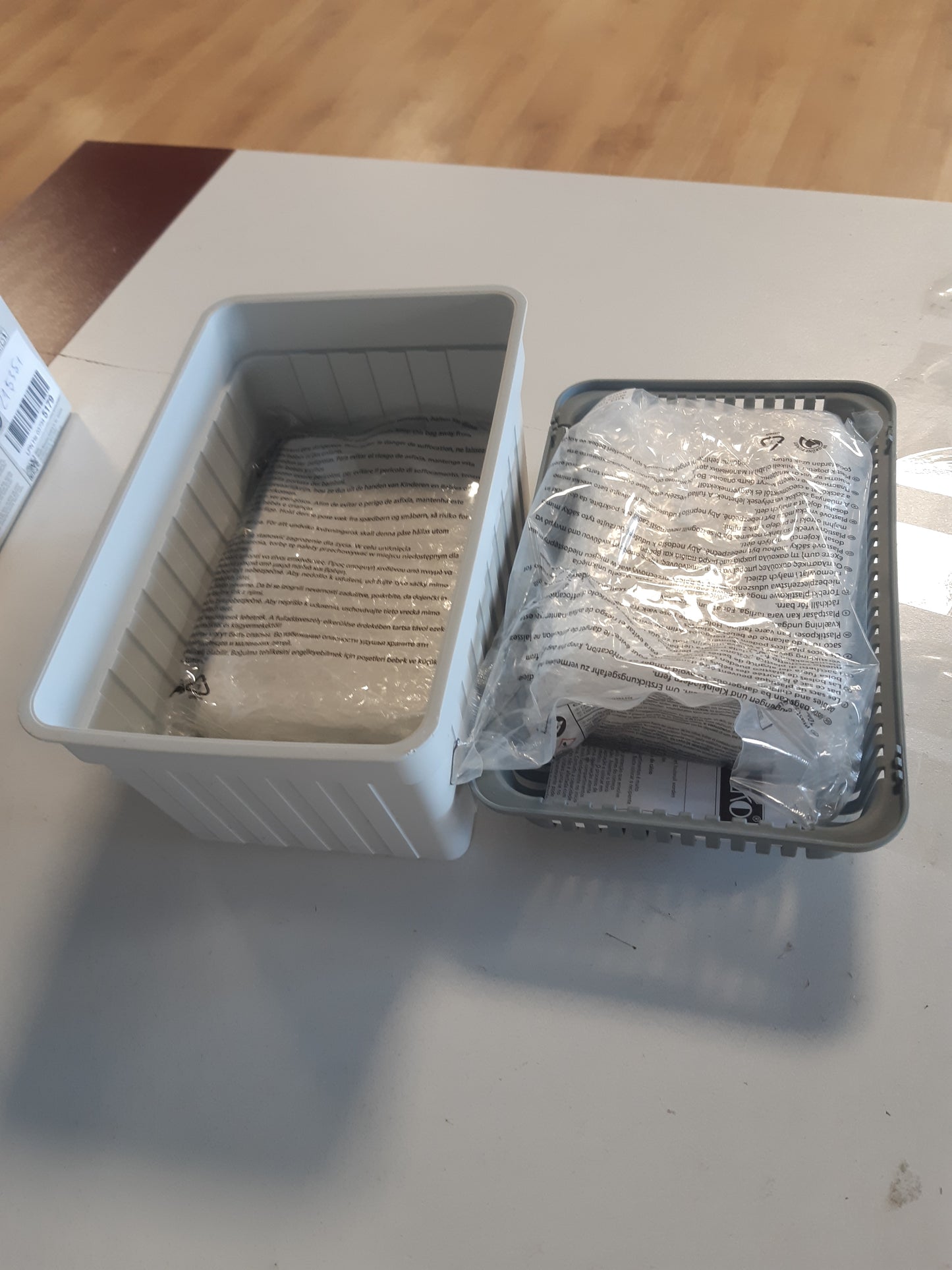215351 - WENKO Vrasës lagështie me 2 blloqe granulash 1 kg, Mban deri në 1.4 litra lagështi, 24 x 16 x 15 cm