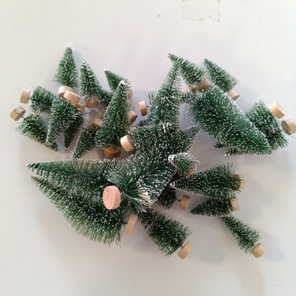 198457 - FAIRBLO Set Pemesh Miniaturë me Sisal dhe Akull, Figura Artificiale të Krishtlindjeve dhe Burri i Dëborës, Pemë të Vogla me Bazë Druri, 30 Copë, Për Dekorimin e Tavolinës