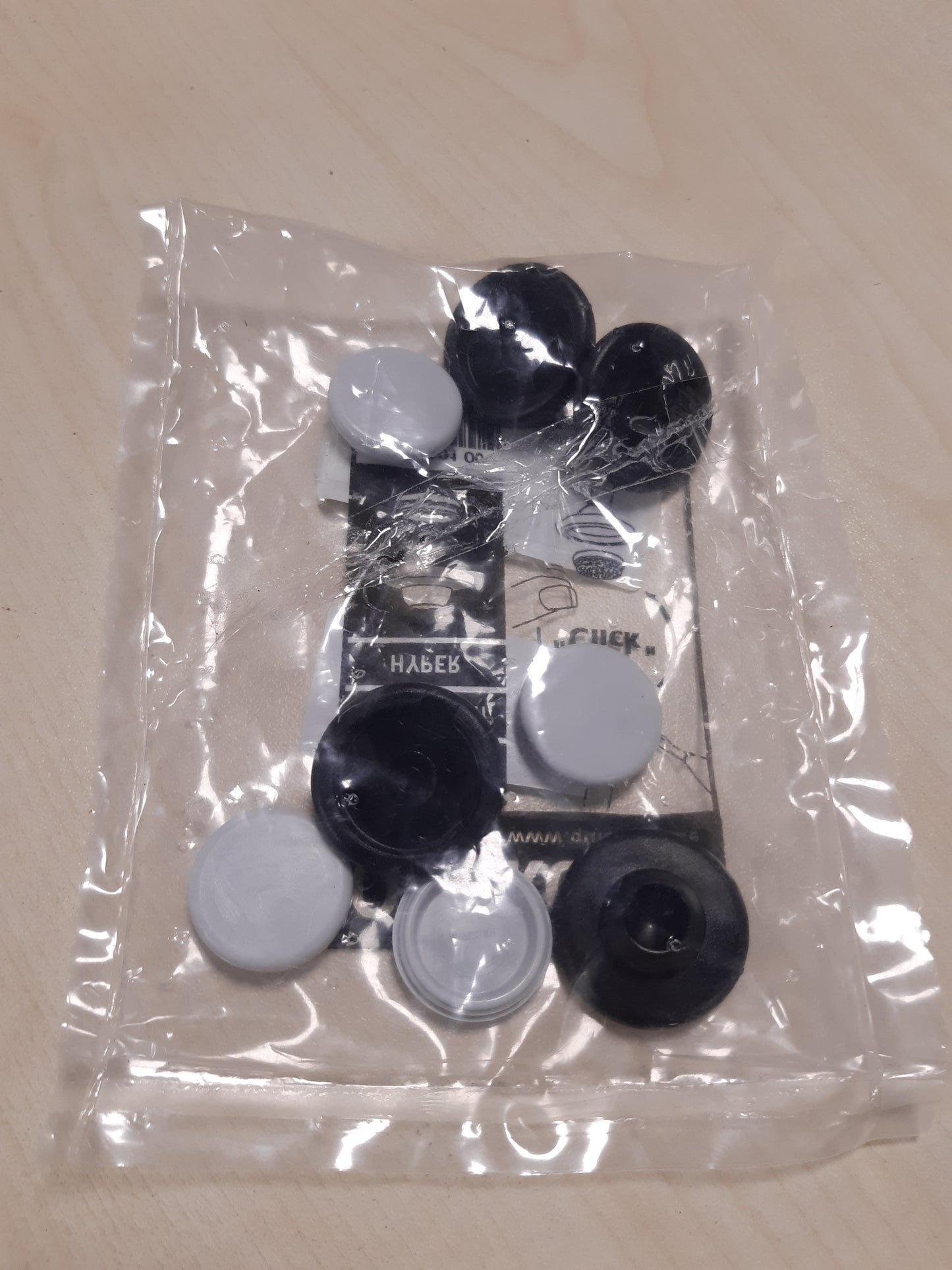 164141 - WAGNER QuickClick® Rrëshqitëse për Karrige dhe Mobilje, Set prej 4 Bazash + 4 Shtesave të Ndërrueshme, Plastikë HYPER - Ø 30 për Karriget Vitra DSR DAR DKR, Prodhuar në Gjermani, 16780100