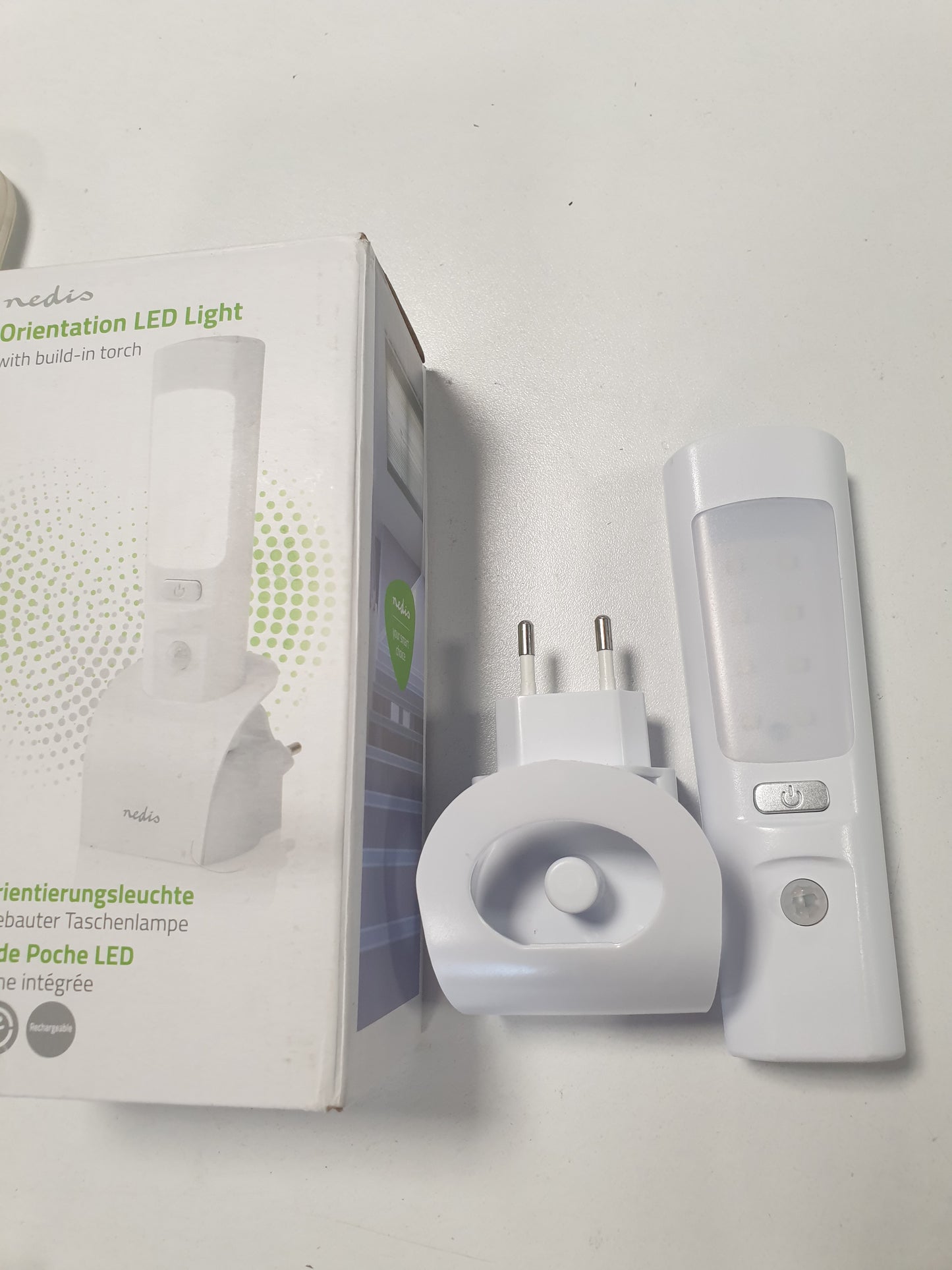 223207 - Dritë LED orientuese, 220-240 V AC, 50 Hz, 1.3 W, rikarikueshëm, 37 lm, diapazoni 3 m, këndi 71°