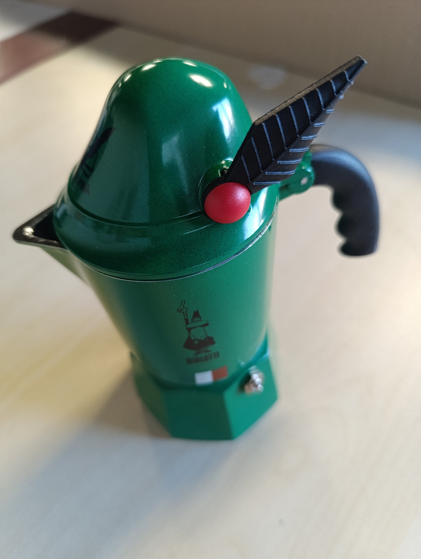 256021 - BIALETTI Express Alpina: Makinë ekspreso ikonike në sobë, enë Moka për 3 gota (130 ml), alumini, jeshile