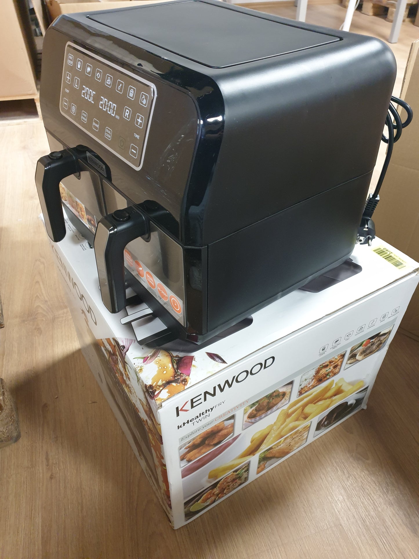 83228 - KENWOOD Fritezë e Ajrit, Dual Cook & Sync, 8 l (2 x 4 l), dy dhoma, 8 programe, ekran me prekje, jo ngjitës, deri në 200°, kohëmatës deri në 60 minuta, funksion tharjeje 24-orësh