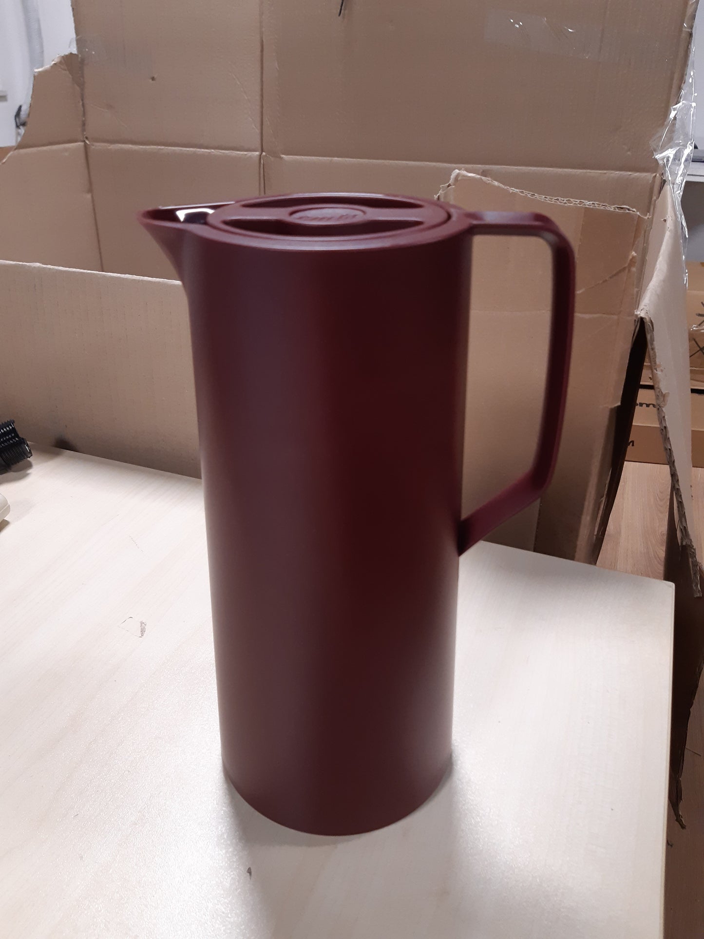 262258 - EMSAMotiva Enë e Izoluar, 1L, Mbyllje me Shtypje të Shpejtë, Mban Pijet të Nxehta për 12 orë, të Ftohta për 24 orë, Mbulesë Qelqi, Ngjyrë Burgundy, N41702
