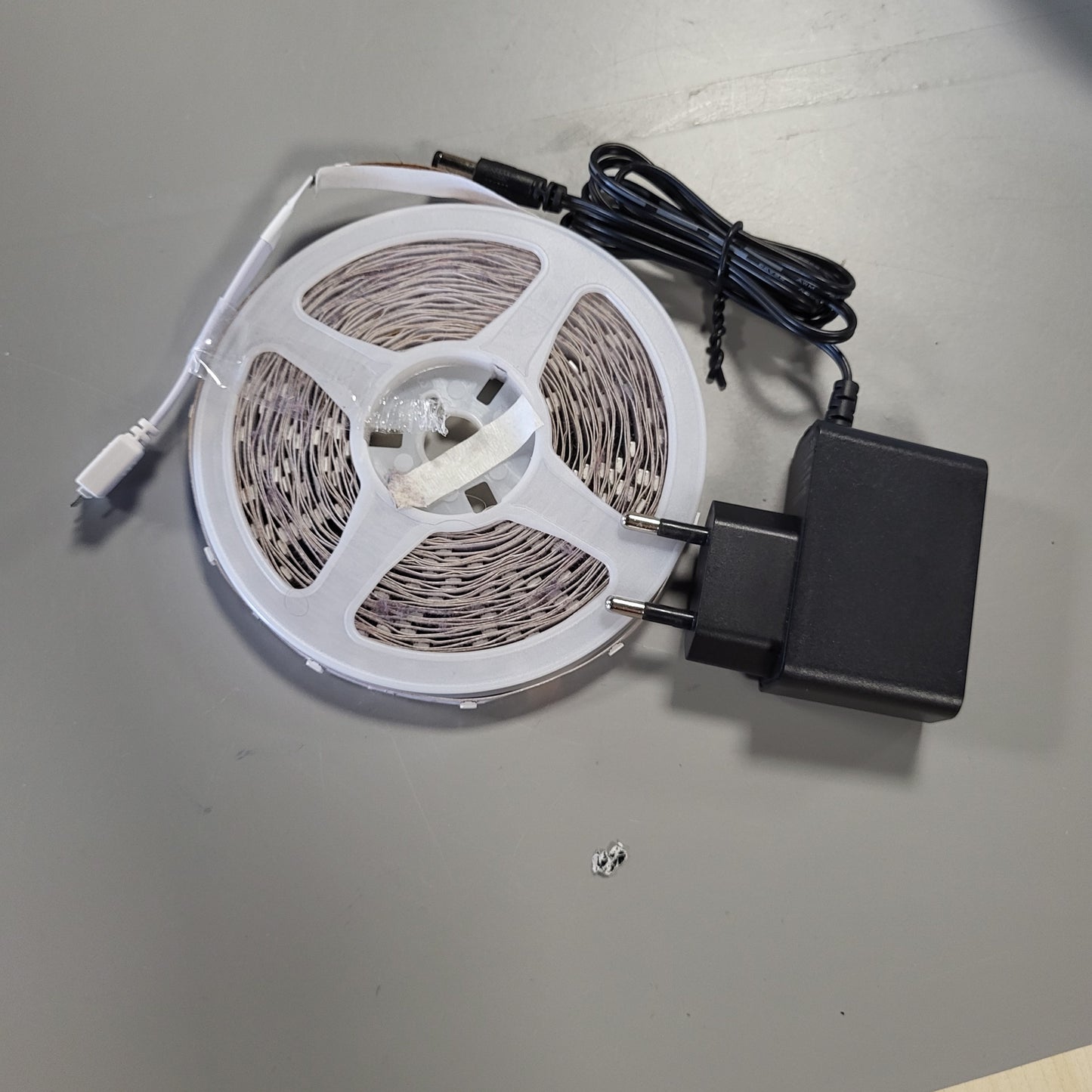 263159 - HOVVIDA Shirit LED 10M, 1x10M, 30 LED/metër, RGB, 300 LED, aplikacion dhe telekomandë, modalitet muzike, modalitet kohe