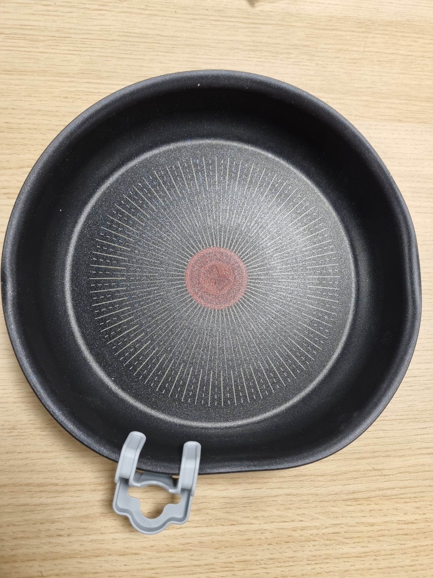 200008 - TEFAL Ingenio Poaçelë jo-ngjitëse 24 cm, për Induksion, me Tregues fillimi gatimi, I stivueshëm, I pajtueshëm me lavastovilje, Prodhuar në Francë, Modeli Eco Resist L3970403