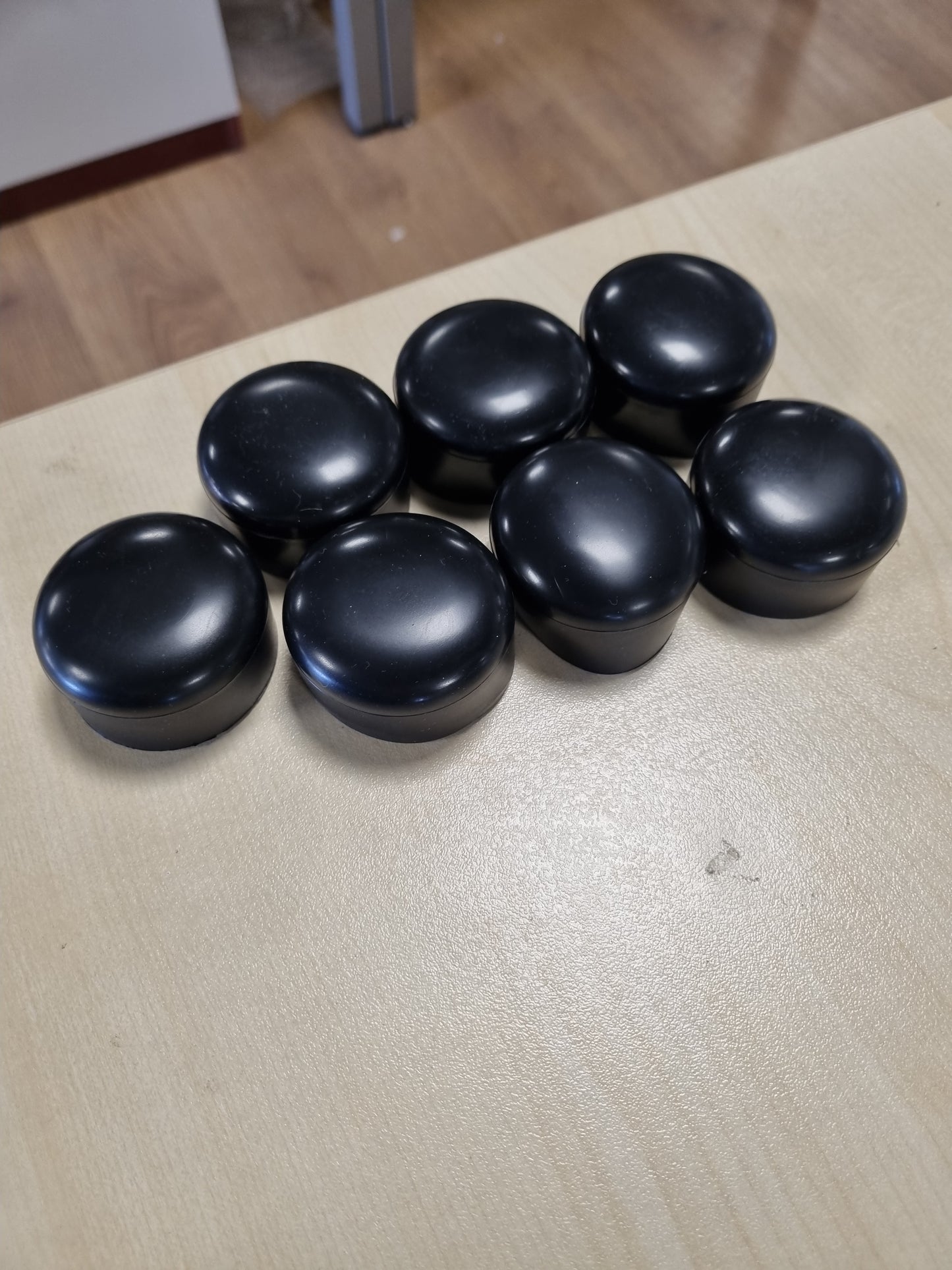 253569 - 8 copë kapakë shtyllash gardhi për tuba të rrumbullakët 48 mm, PVC i fortë (i zi)
