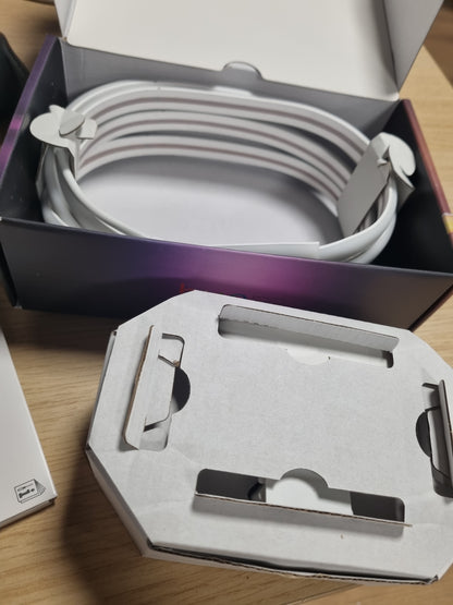 177019 - PHILIPS HUE Set Baze Shiriti Drite White & Color Ambiance Gradient (2 m), Shirit LED i errësueshëm, Sistemi i Ndriçimit Hue me 16 milion ngjyra dhe gradiente, Kontroll Inteligjent i dritës nëpërmjet Zërit ose Aplikacionit