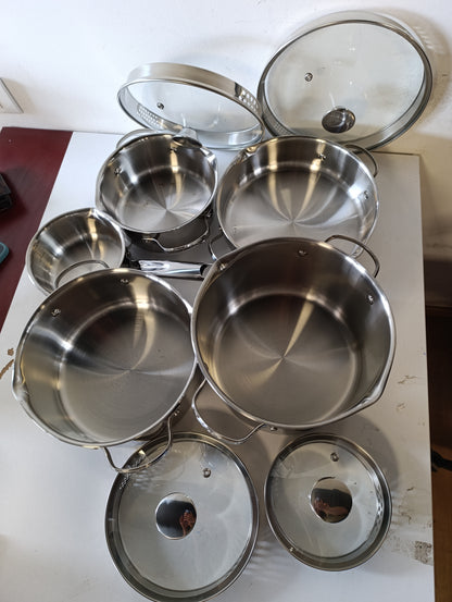 187075 - LAGOSTINA - Set Enësh Gatimi Smart, 9 Pjesë, Prej Çeliku Inox 18/10, Përdorim në Induksion, Gaz dhe Furrë, Baza Trefishe Lagoseal Plus, Seti Përfshinë 4 Tenxhere, Tenxhere me 2 Doreza, dhe 4 Kapakë