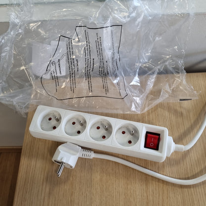269570 - ZENITECH - SHIRIT ELEKTRIK 4-KAHËSH 16A 2P+T me ndërprerës - Prizë kompakte me shumë priza për pajisje elektrike dhe ndriçim - Kabllo 1m HO5VV-F 3G1mm² - I certifikuar nga NF - I bardhë - Kursen hapësirë
