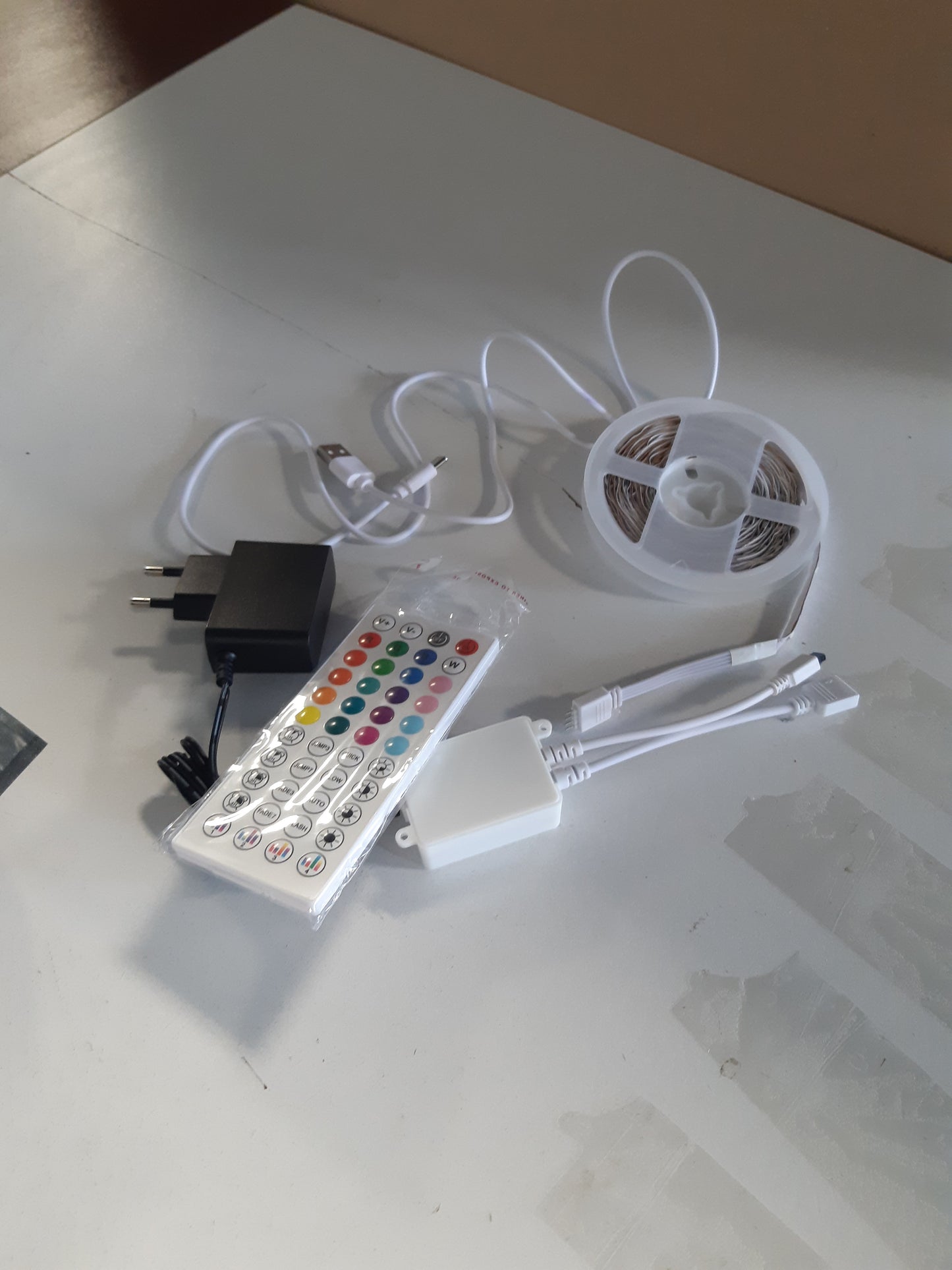 224672 - HOVVIDA Shirit LED 5M, 30 LED/metër, RGB, Aplikacion dhe Telekomandë, Modalitet Muzike, Modalitet Kohëzues