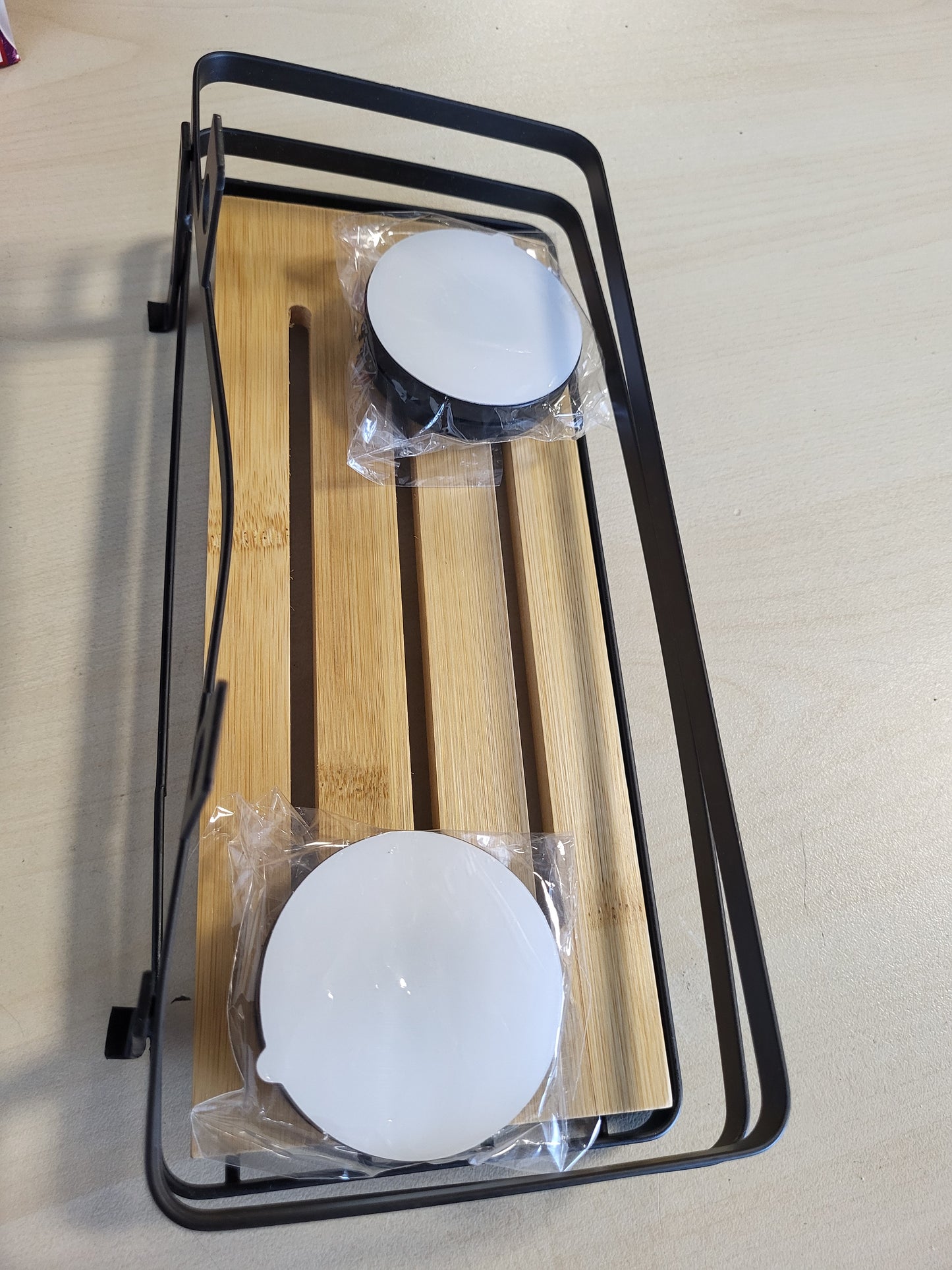 223354 - WENKO Raft Muri Static-Loc® Plus Model Alba, Raft Banjo çelik i llakuar dhe bambu, 26.5 x 12.5 x 11 cm, E zezë/Natyrale