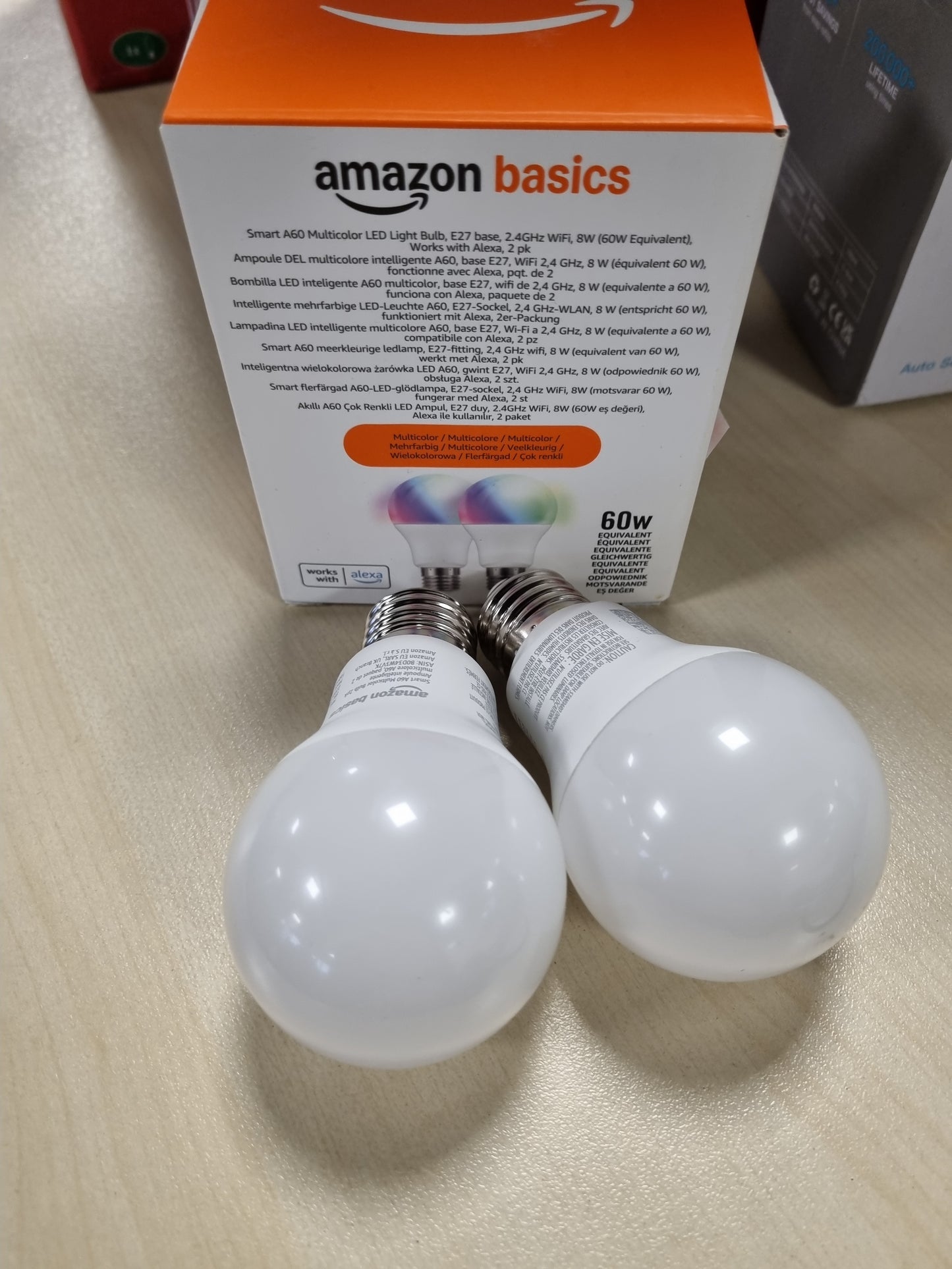 172369 - AMAZON BASICS Llambë LED Inteligjente që Ndryshon Ngjyrë, E27, 8W (Ekuivalente me 60W), Funksionon Vetëm me Alexa, Pako me 2, Shumëngjyrëshe