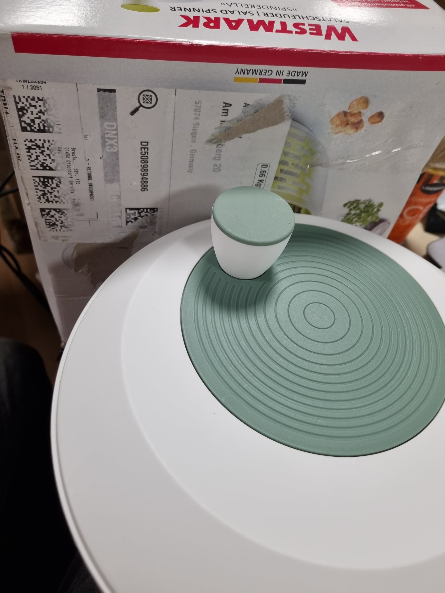214575 - WESTMARK Enë për sallatë Spinderella 4.4 l dhe tundëse vezësh Mix-Egg 0.25 l – Enë jo-rrëshqitëse me dorezë rrotulluese dhe grykë