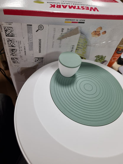 214575 - WESTMARK Enë për sallatë Spinderella 4.4 l dhe tundëse vezësh Mix-Egg 0.25 l – Enë jo-rrëshqitëse me dorezë rrotulluese dhe grykë