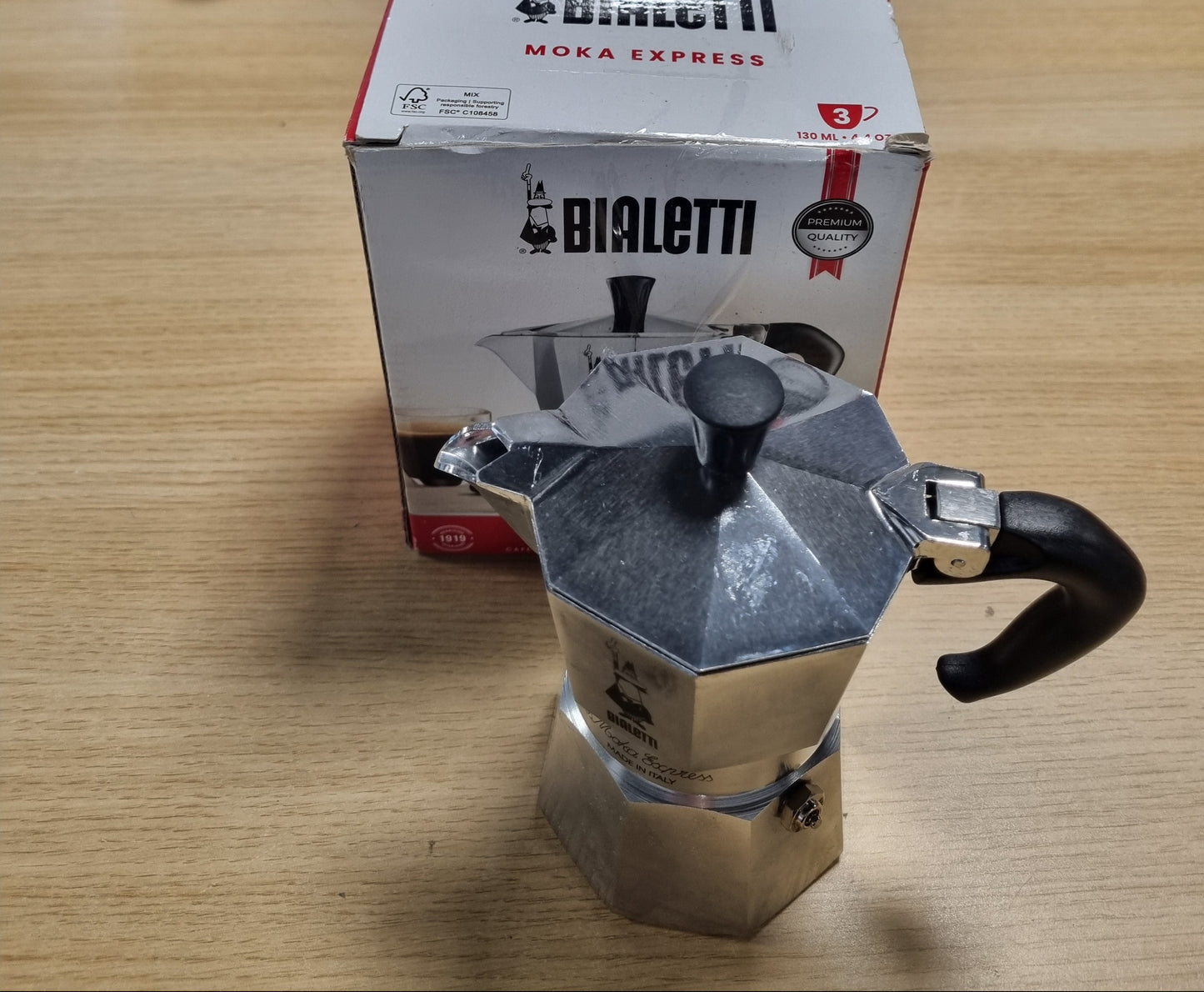 187714 - BIALETTI Makinë Kafeje Moka Express, me Dorezë Kundër Djegies, jo e Përshtatshme për Induksion, Materiali: Alumini, Ngjyra: Argjend, Kapaciteti: 3 Filxhanë (130 ml)