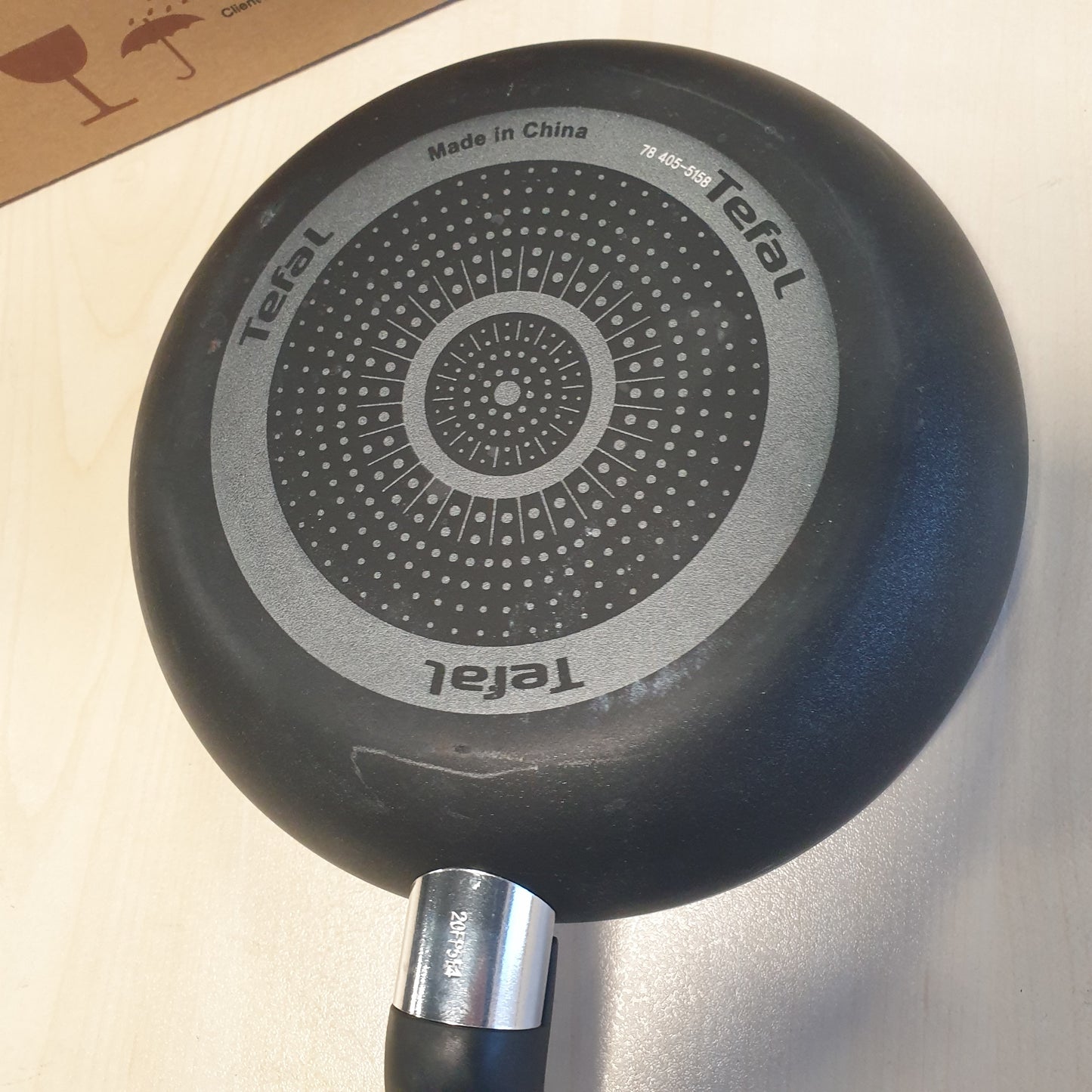 261972 - TEFAL Tigan Titanium Essential B9410244 20cm me shtresë jo-ngjitëse, I përputhshëm me të gjitha sobat përveç atyre me induksion