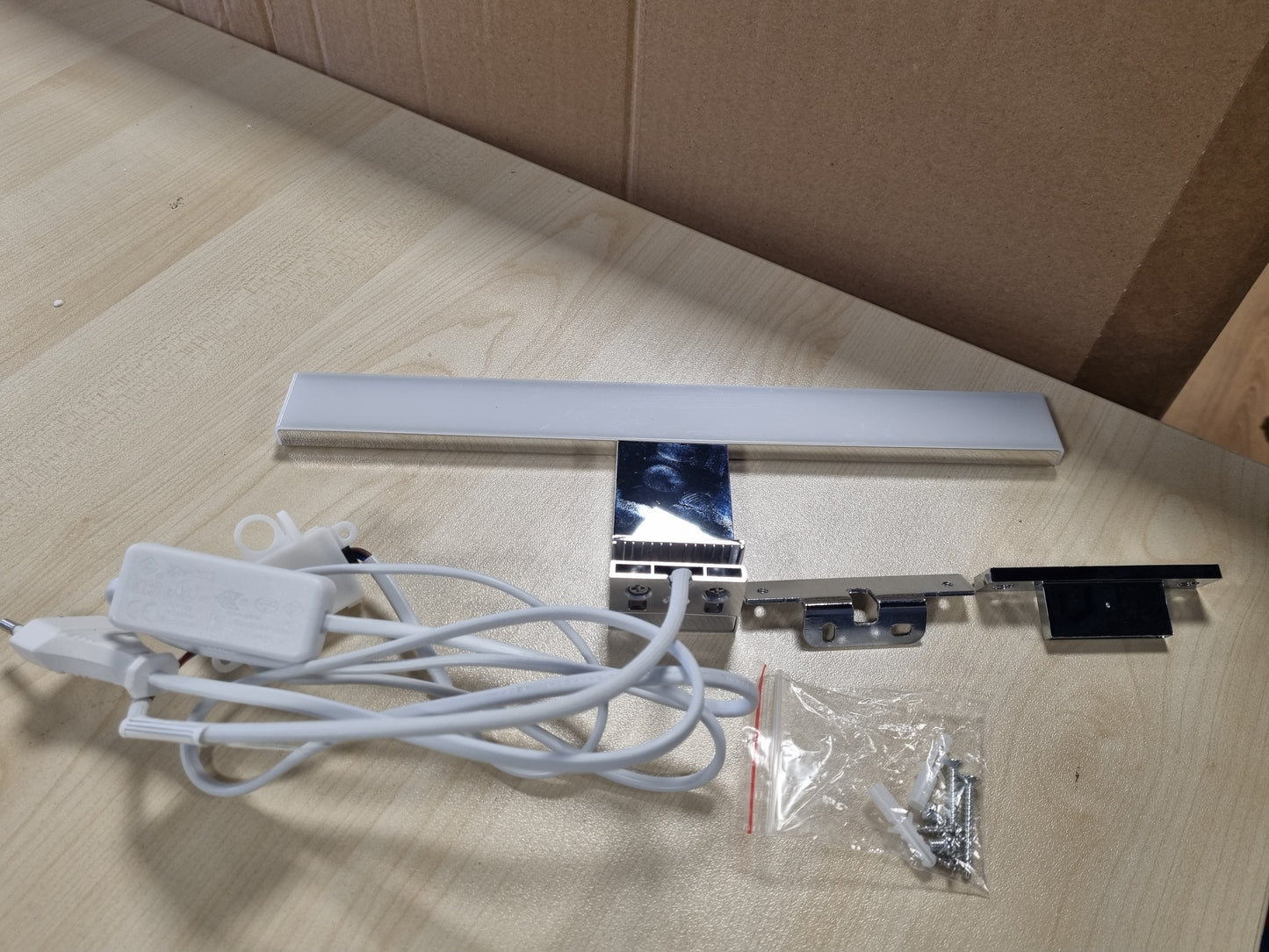 209796 - AOUROW Dritë LED për Pasqyrë Banjoje 5W, 300mm 500lm me Çelës dhe Spinë, Ngjyra e Bardhë Neutrale 4000K, Pasqyrë për Dollap Pasqyre, 230V
