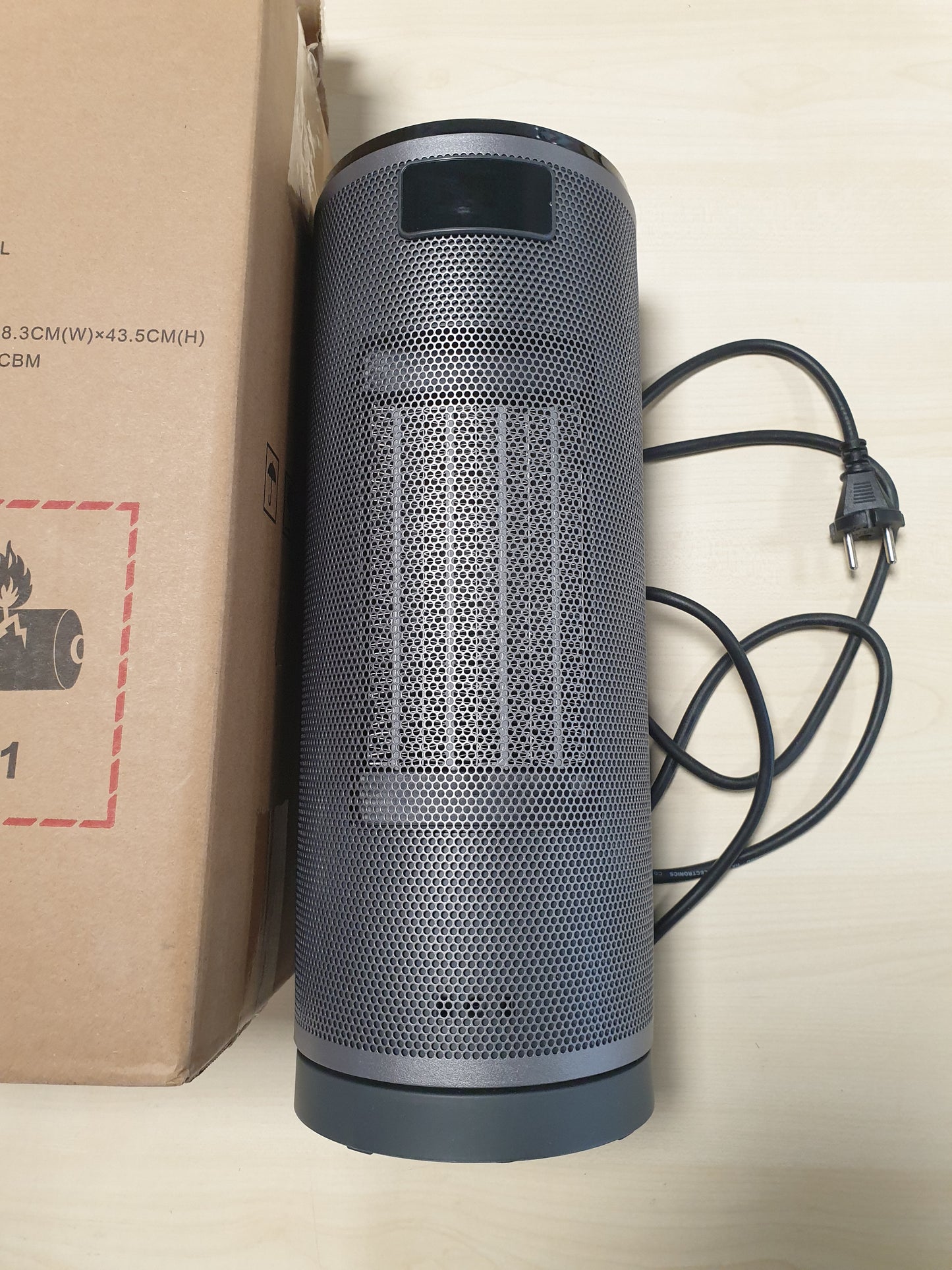 221386 - AMAZON BASICS Ngrohës elektrik, ngrohës qeramik portativ me ventilator, lëkundje 70°, 1800W, 40 cm, gri