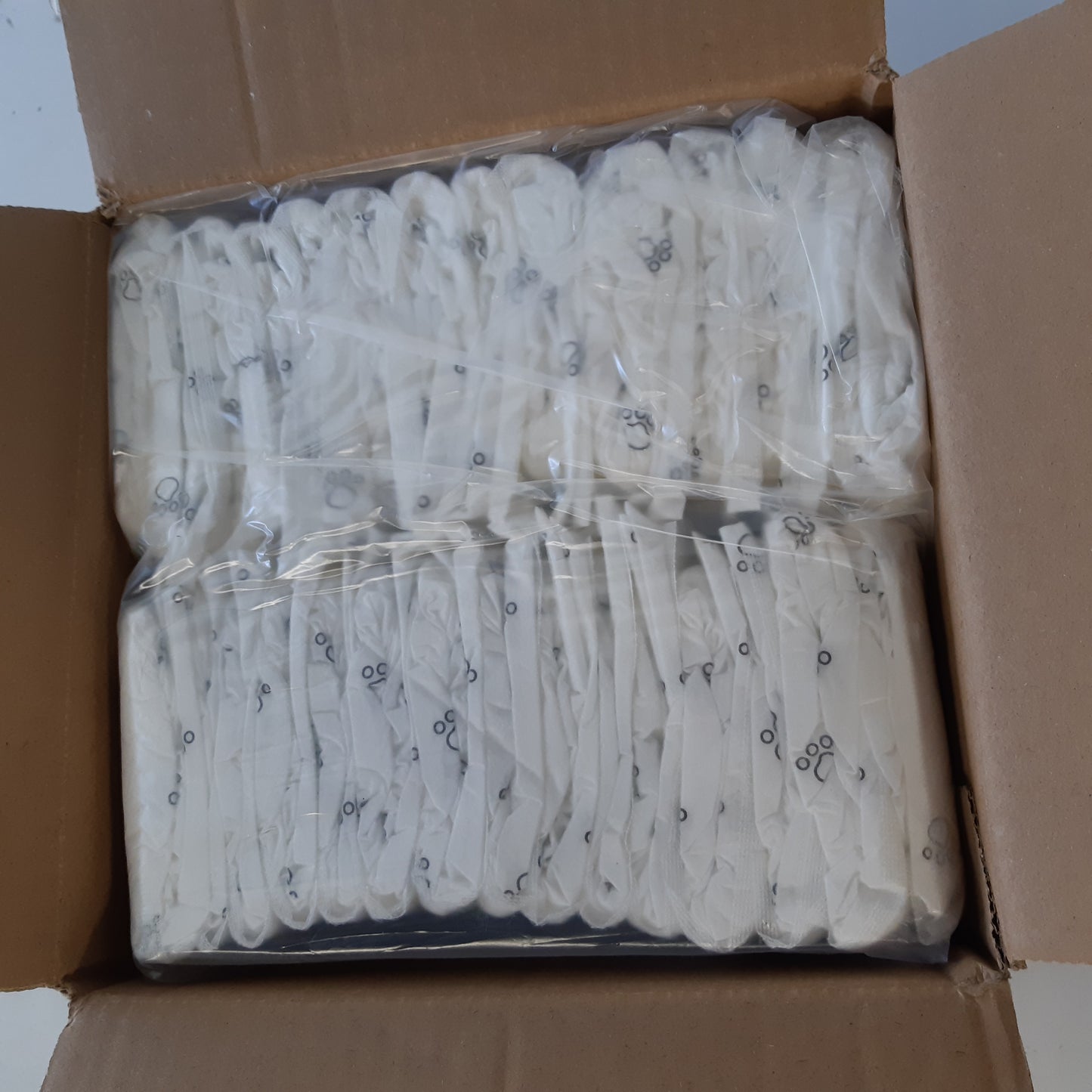 168311 - AMAZON BASICS Pelenë për Qen Meshkuj, Madhësia XS, Pako me 30 Copë, Ngjyra e Bardhë